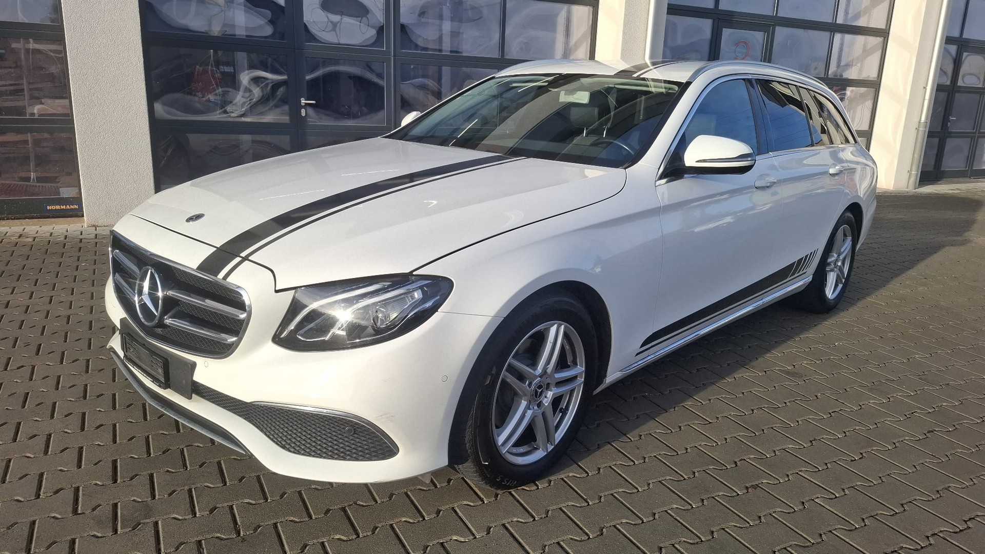 MERCEDES-BENZ E 220 d Avantgarde 9G-Tronic