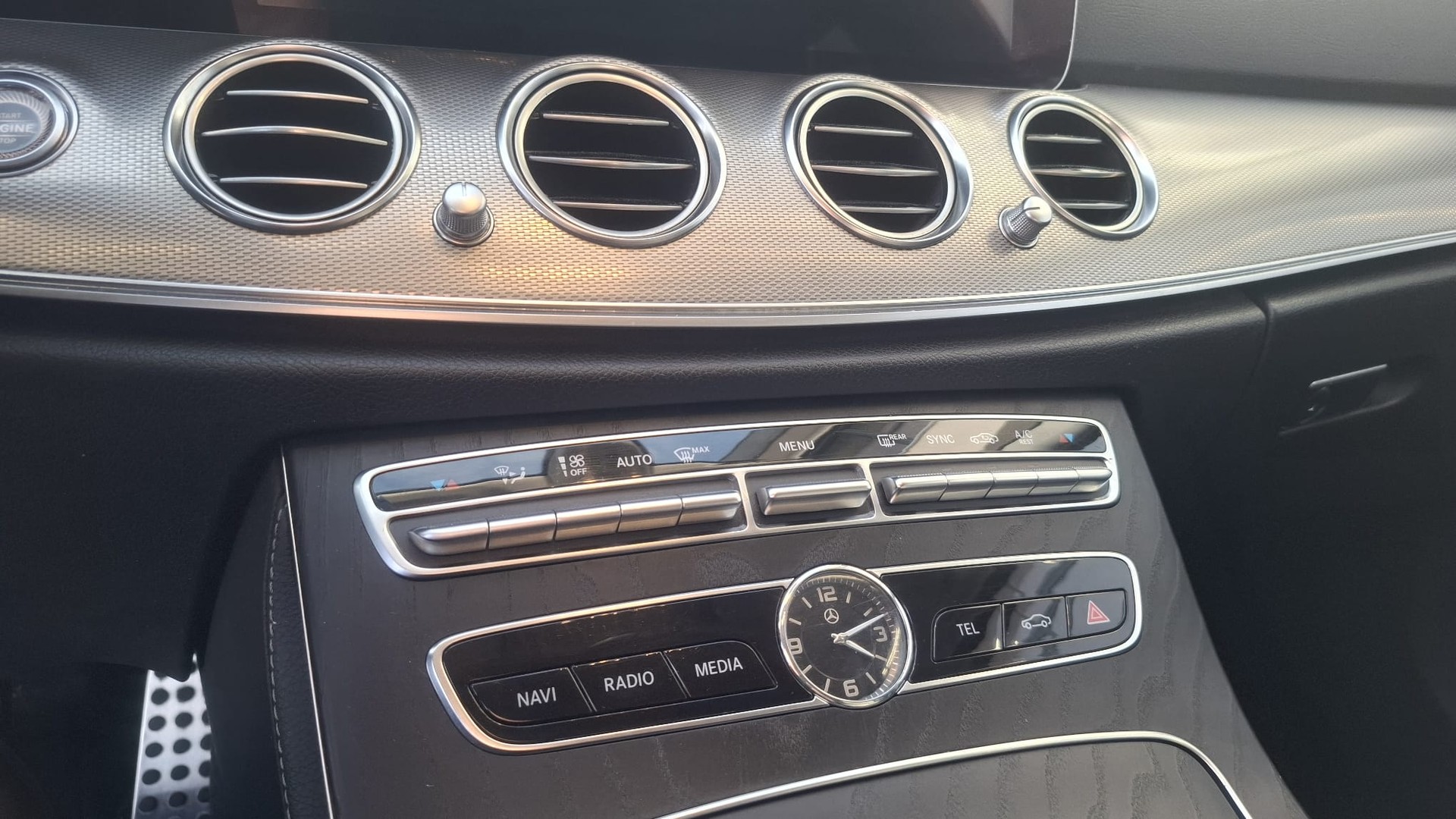 MERCEDES-BENZ E 220 d Avantgarde 9G-Tronic-image-9