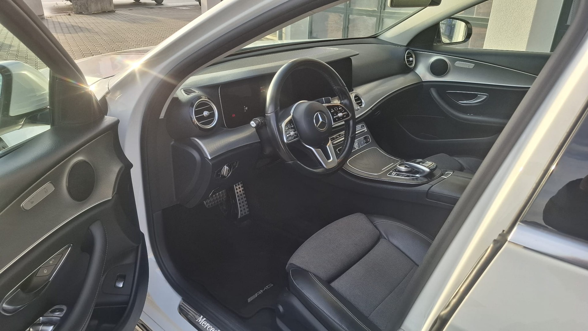 MERCEDES-BENZ E 220 d Avantgarde 9G-Tronic-image-5