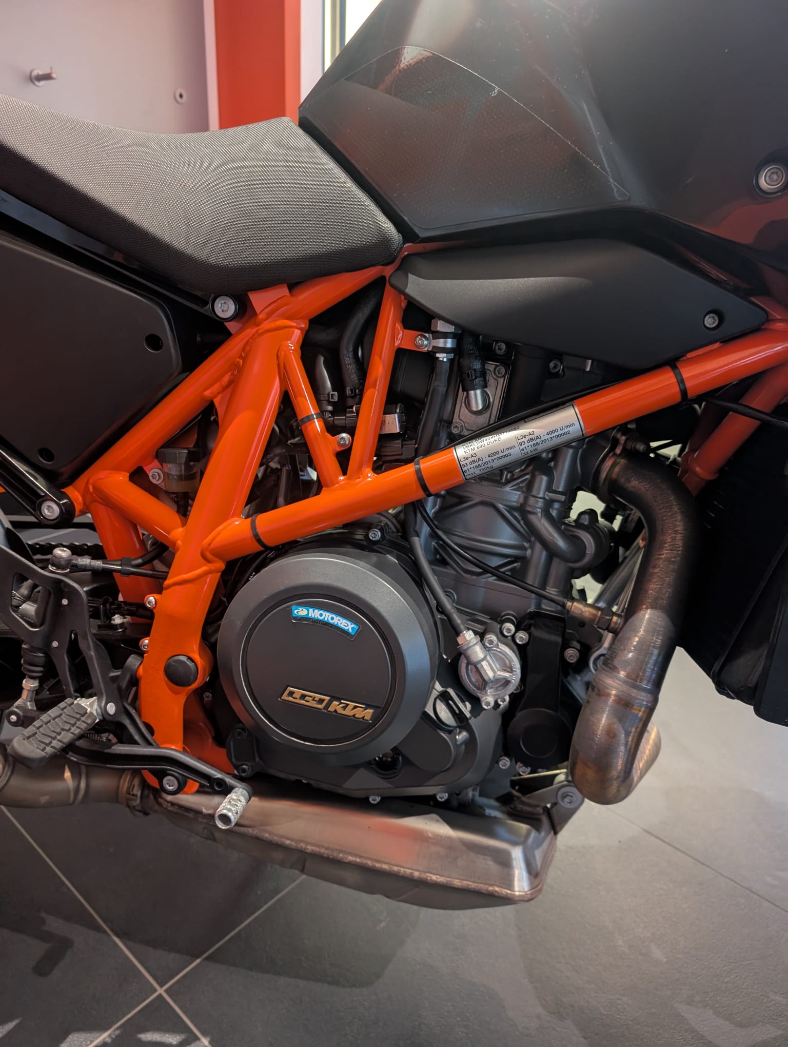 KTM 690 Duke R ABS-image-8