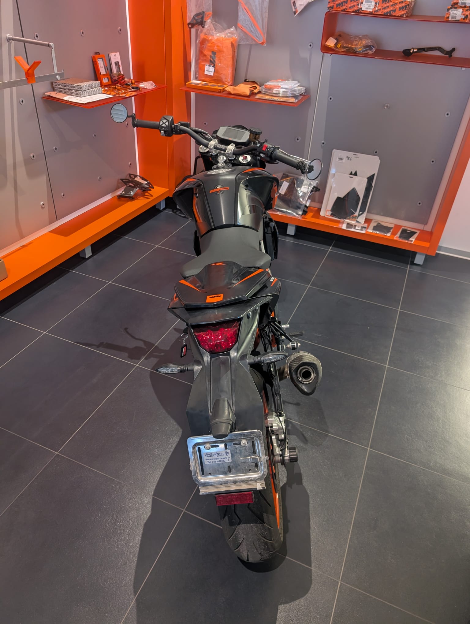 KTM 690 Duke R ABS-image-6