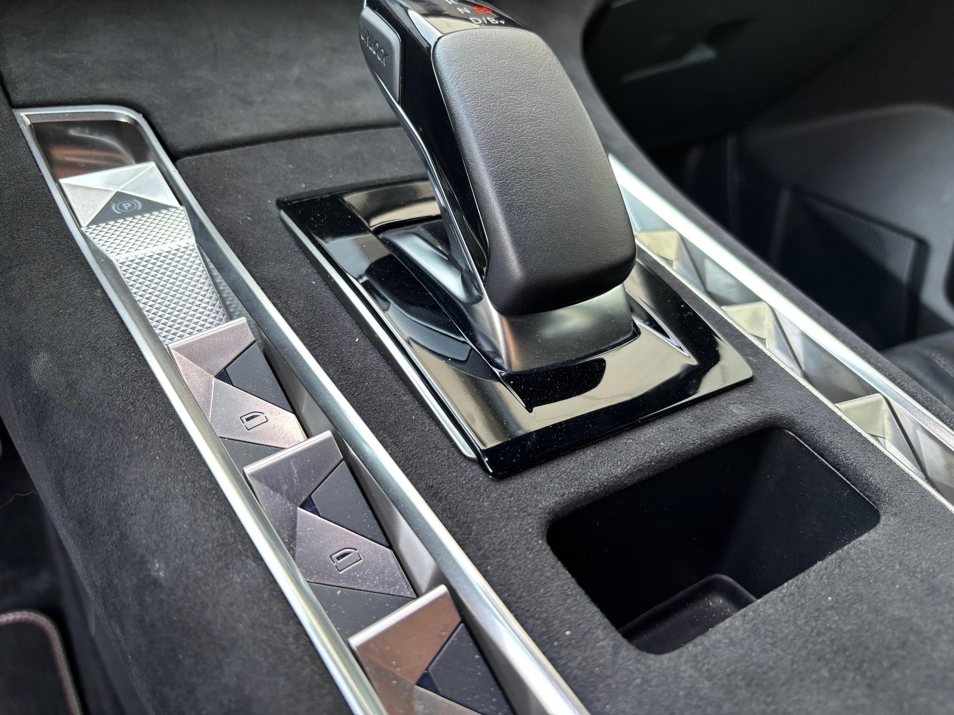 DS AUTOMOBILES 7 1.6 E-Tense Performance Line+ 4x4-image-11