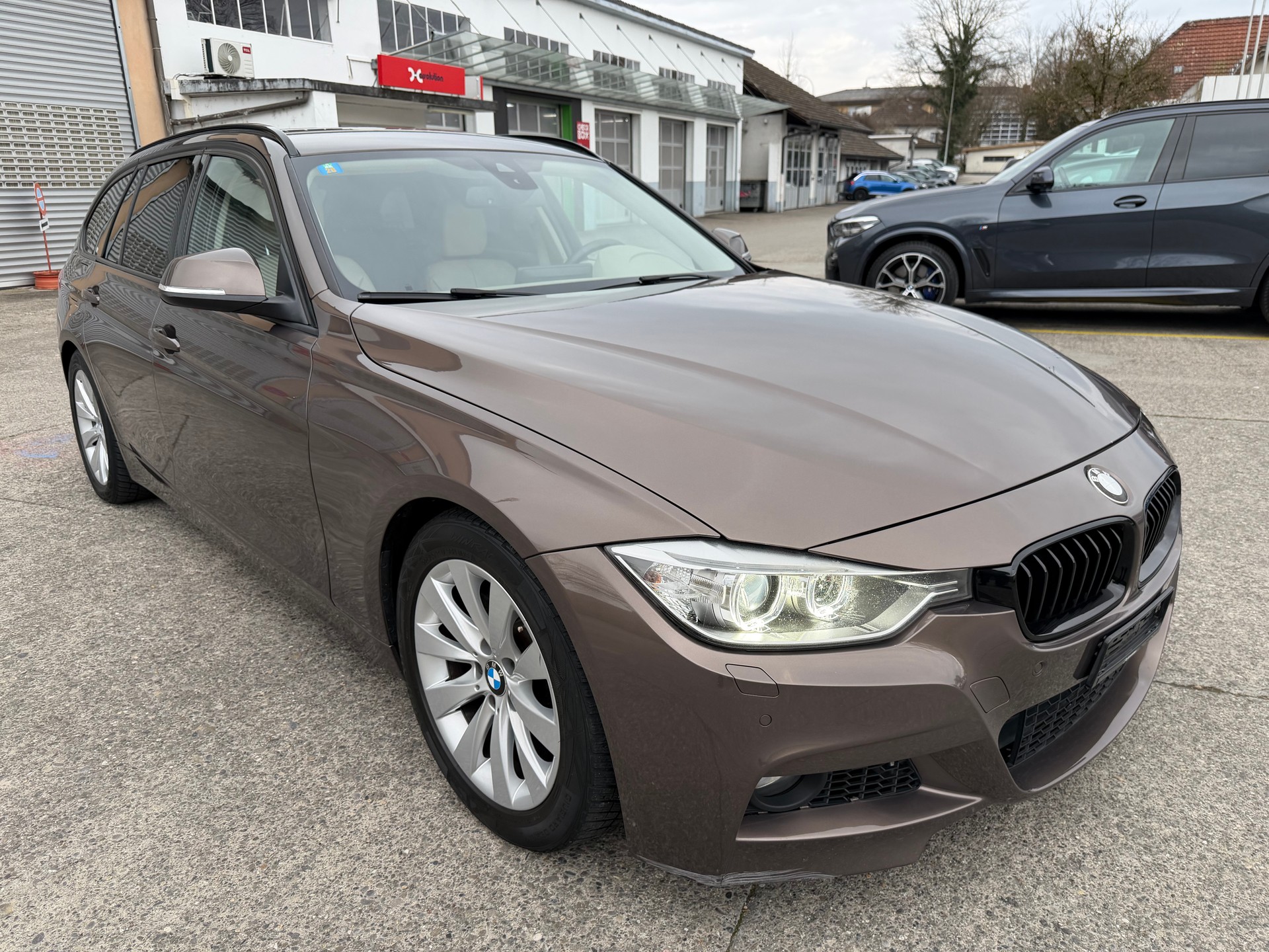 BMW 320d Touring Luxury Line Steptronic-image-6