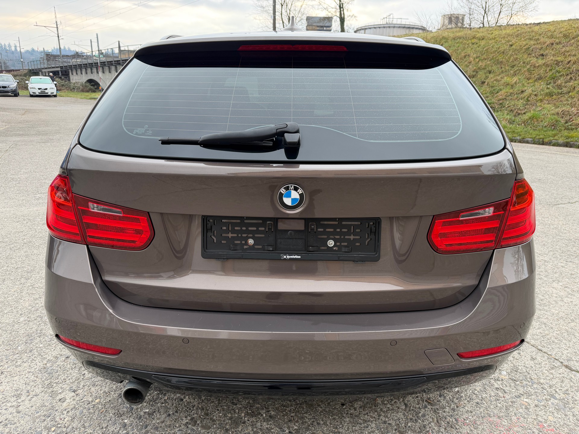 BMW 320d Touring Luxury Line Steptronic-image-3