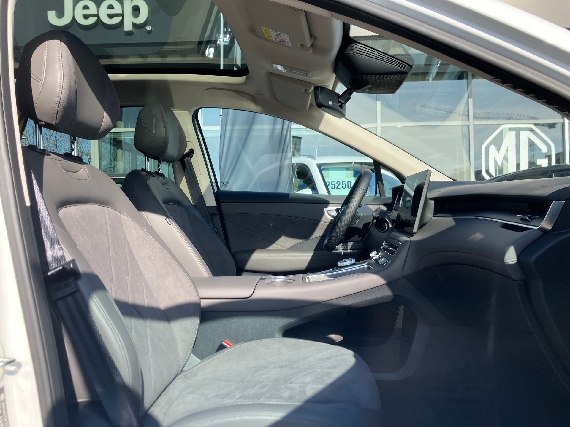 MG S6 EV 77kWh Luxury AWD-image-7