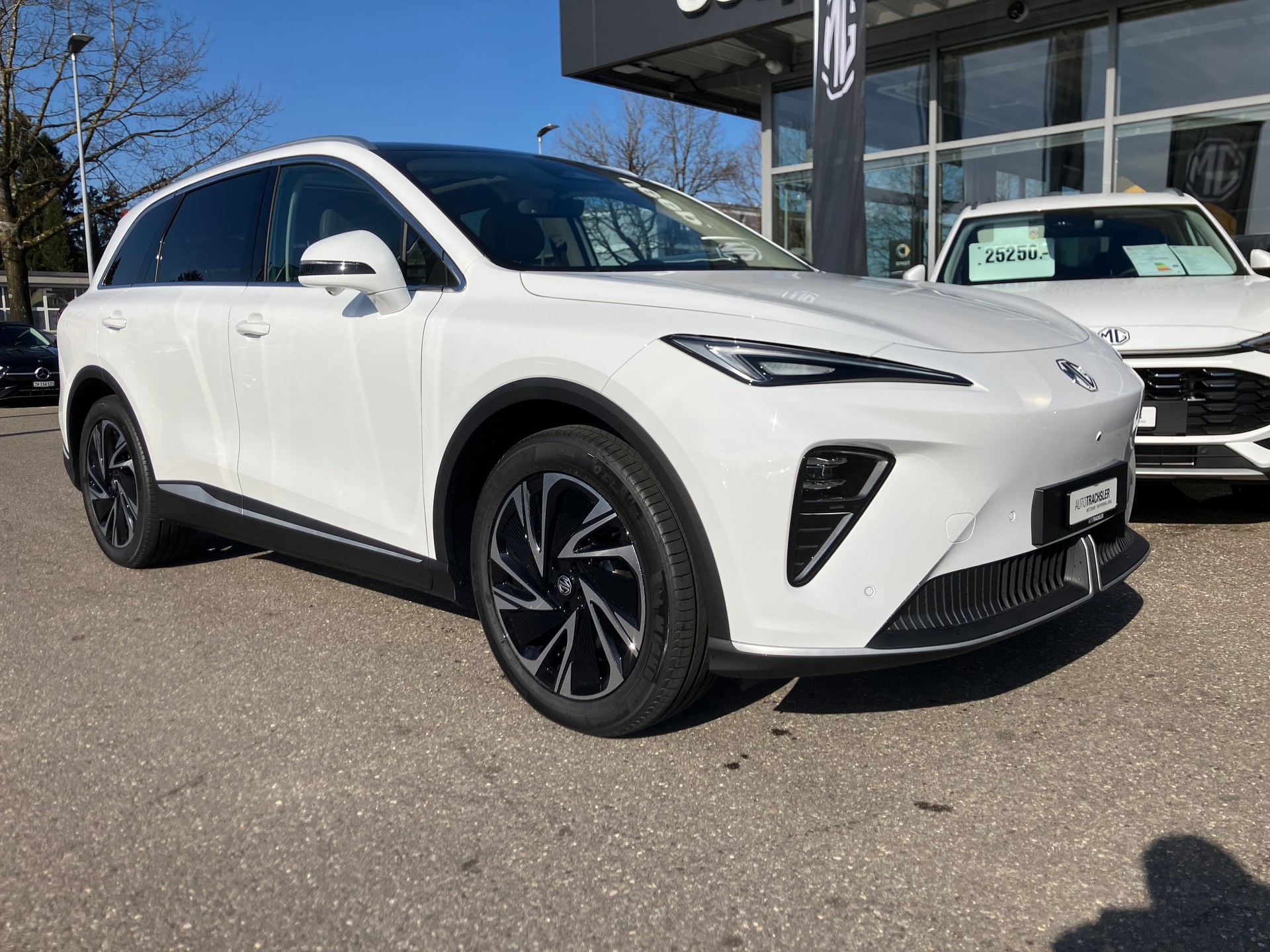 MG S6 EV 77kWh Luxury AWD-image-1