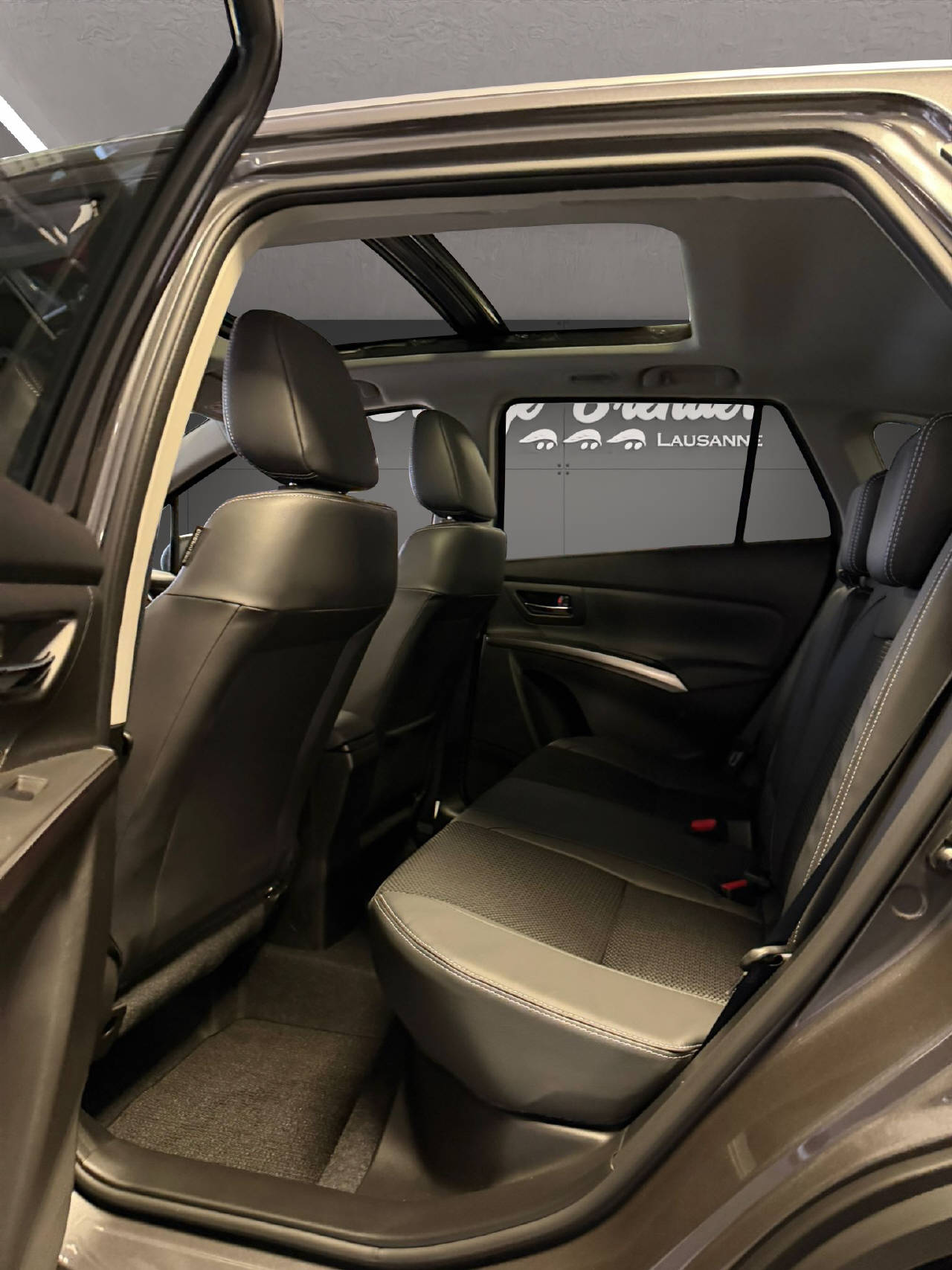 SUZUKI S-Cross 1.4 T Sakura Top Hybrid 4x4-image-5