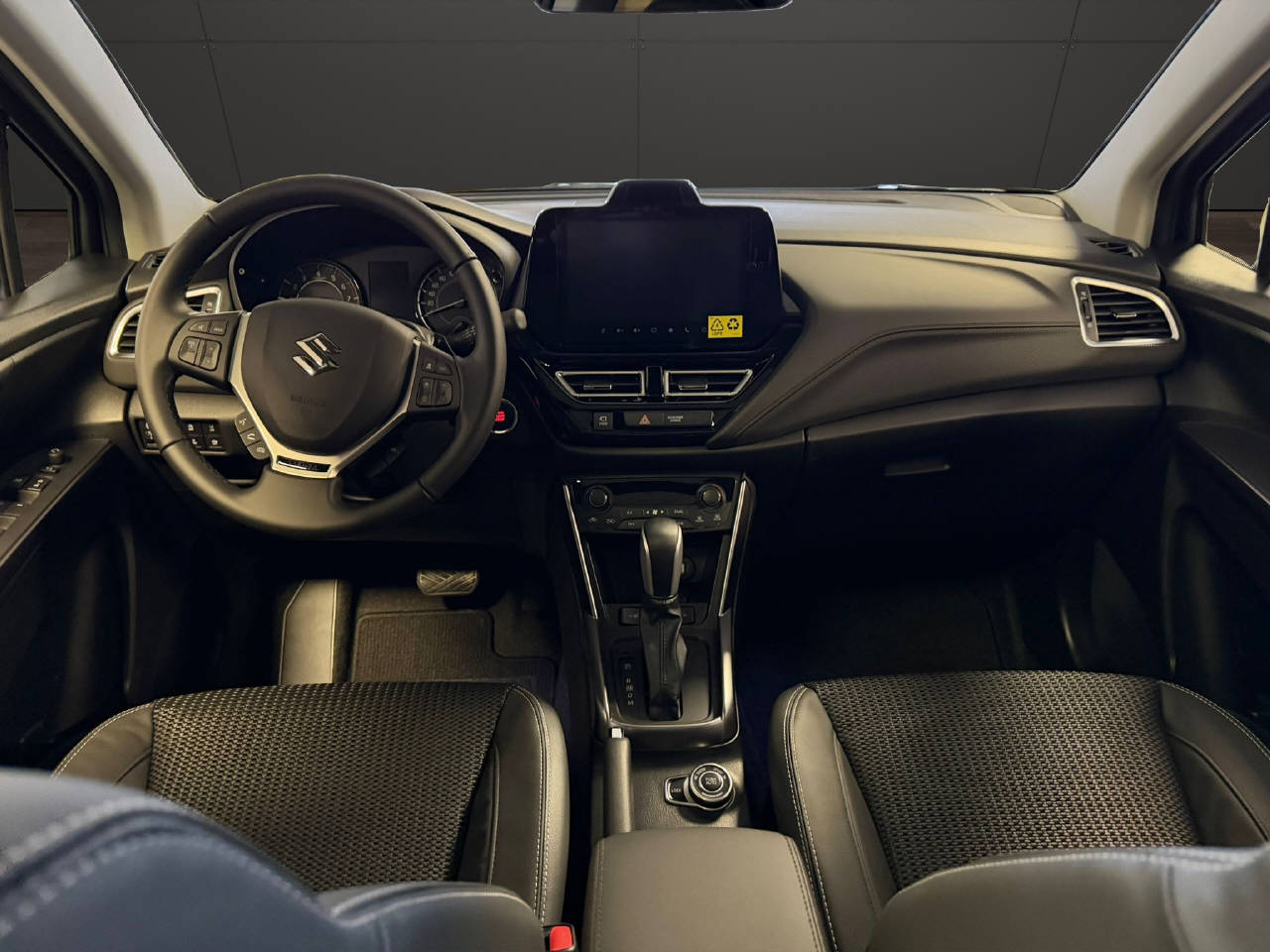 SUZUKI S-Cross 1.4 T Sakura Top Hybrid 4x4-image-6