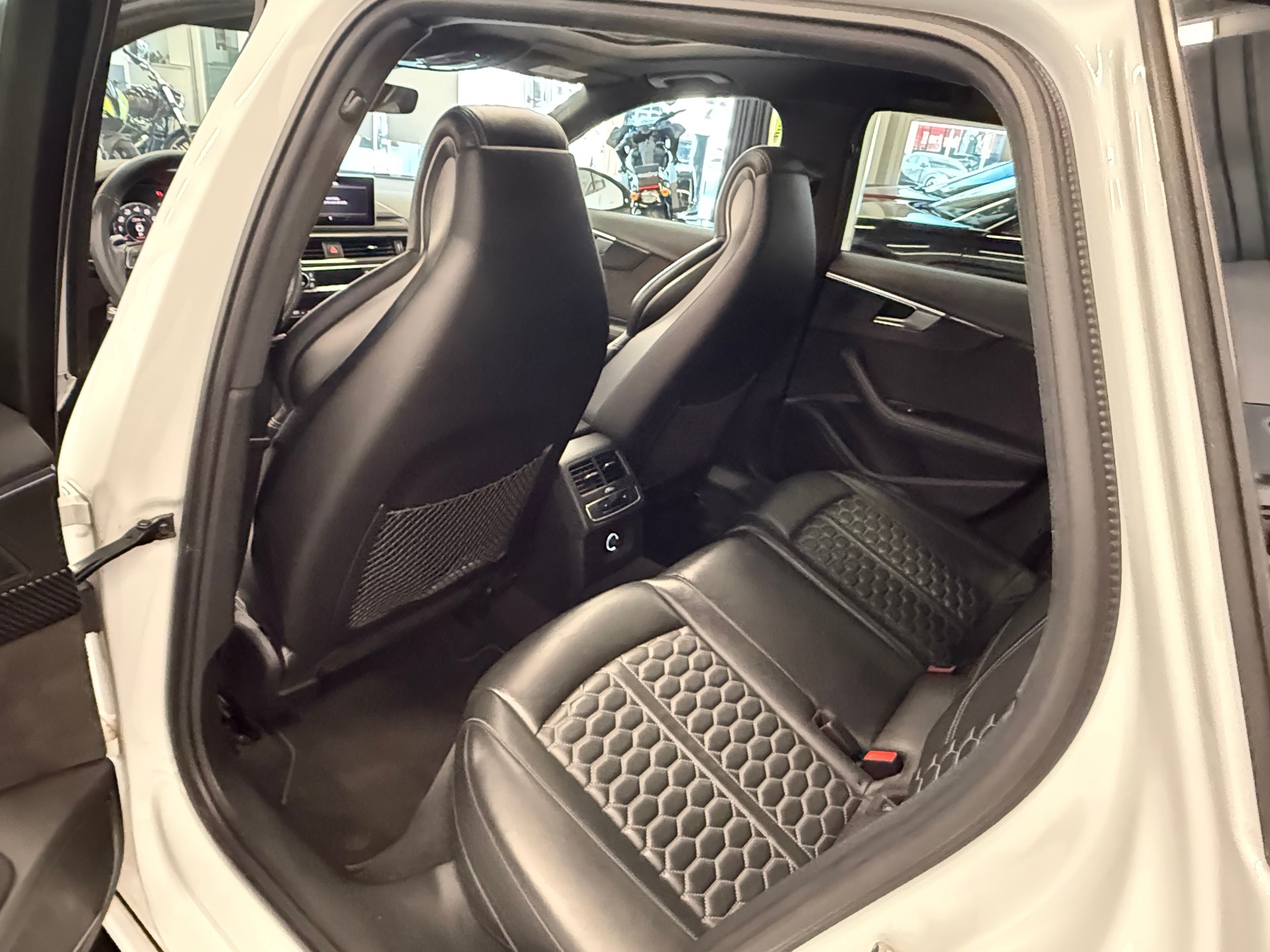 AUDI RS4 Avant 2.9 TFSI ABT quattro tiptronic-image-14