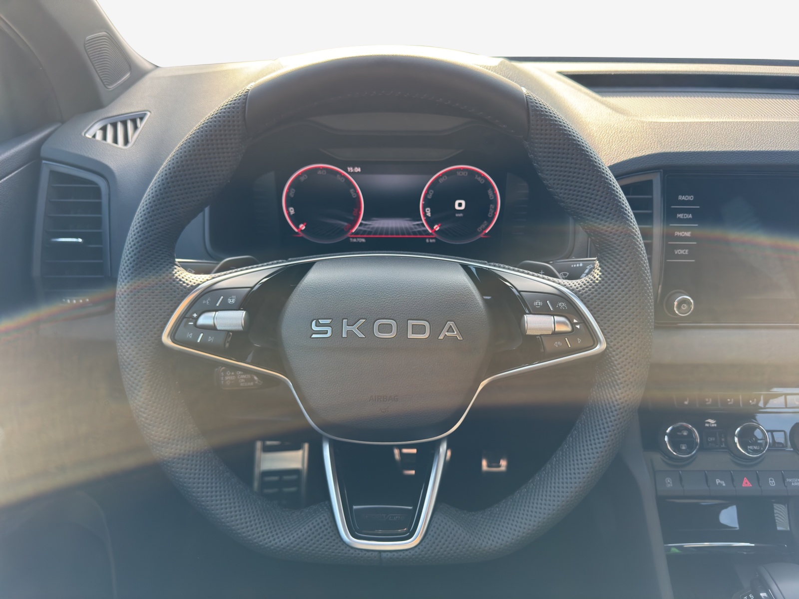 SKODA Karoq 2.0 TSI SportLine 4x4 DSG-image-9
