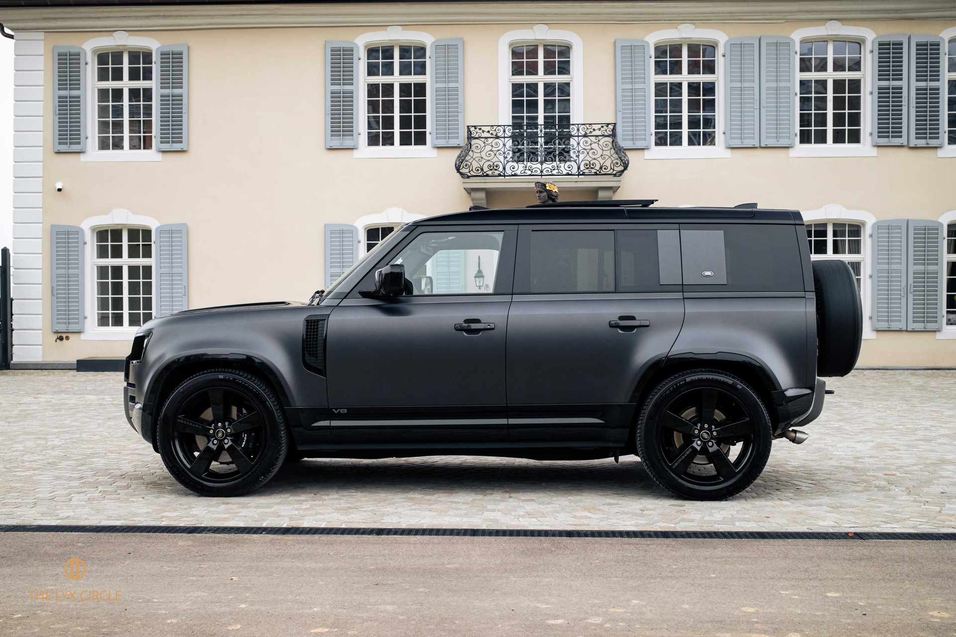 LAND ROVER Defender 110 525 V8 5.0 Carpathian Edition AT8-image-4