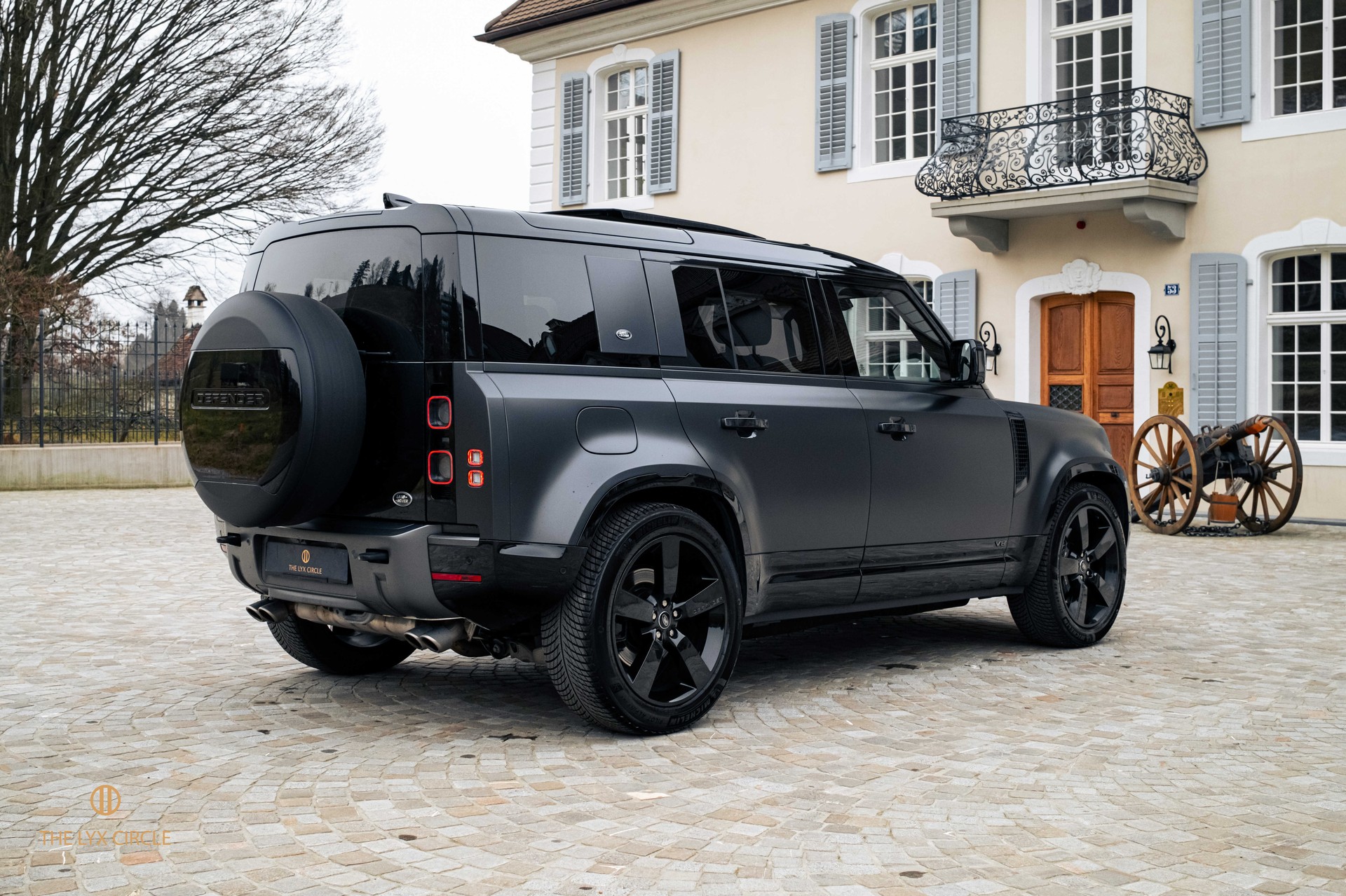 LAND ROVER Defender 110 525 V8 5.0 Carpathian Edition AT8-image-6