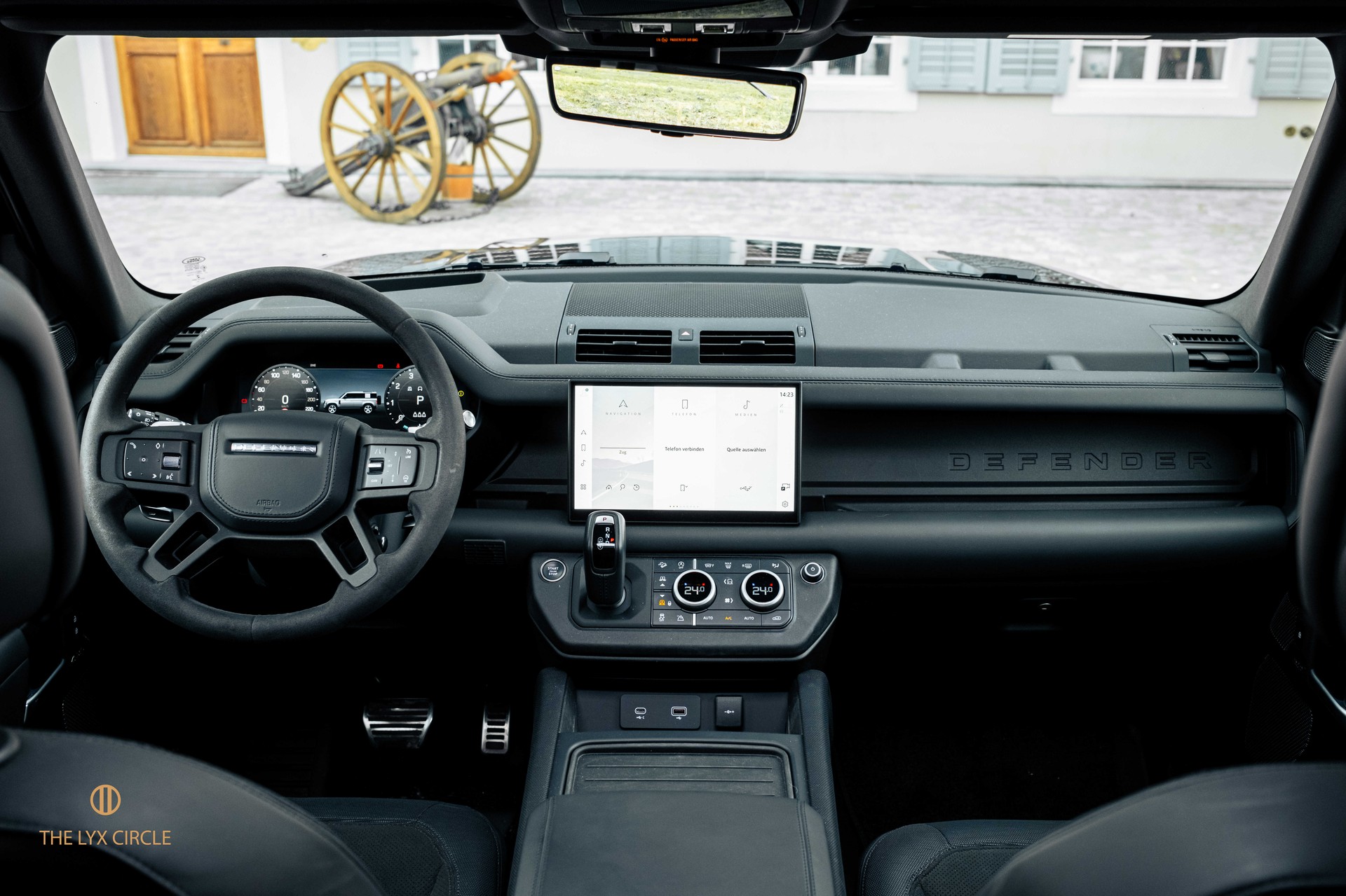 LAND ROVER Defender 110 525 V8 5.0 Carpathian Edition AT8-image-12