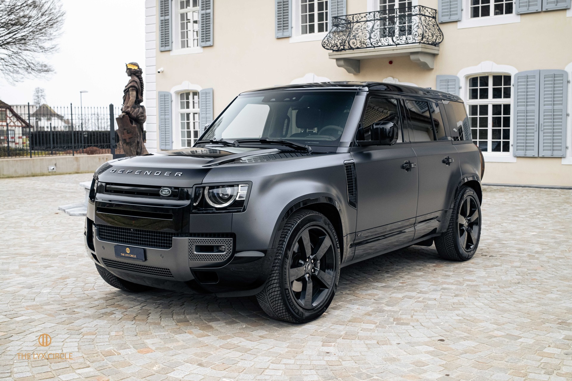LAND ROVER Defender 110 525 V8 5.0 Carpathian Edition AT8-image-3