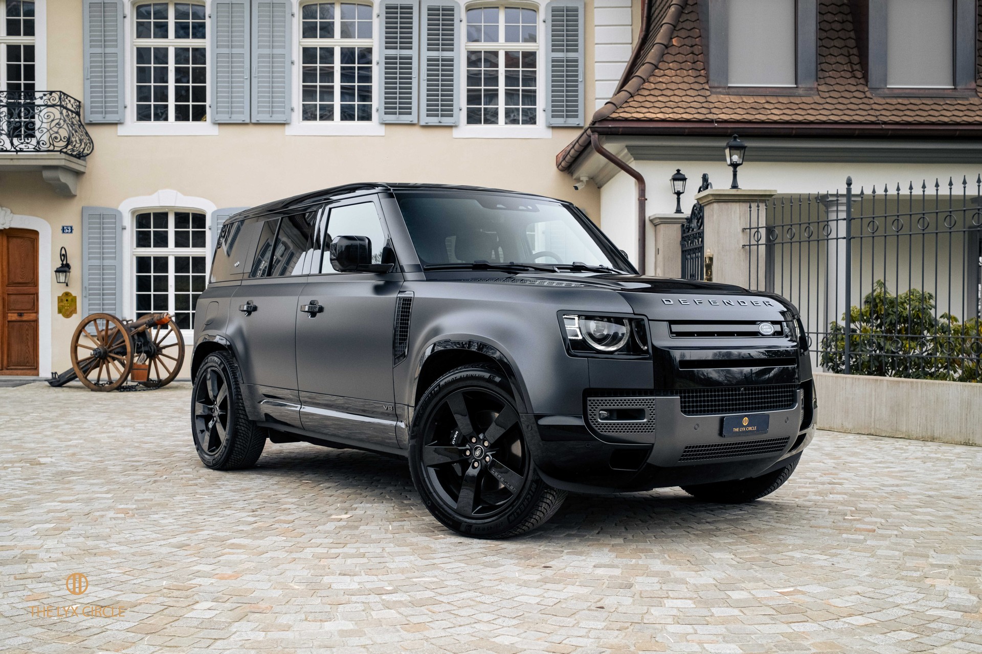 LAND ROVER Defender 110 525 V8 5.0 Carpathian Edition AT8-image-1