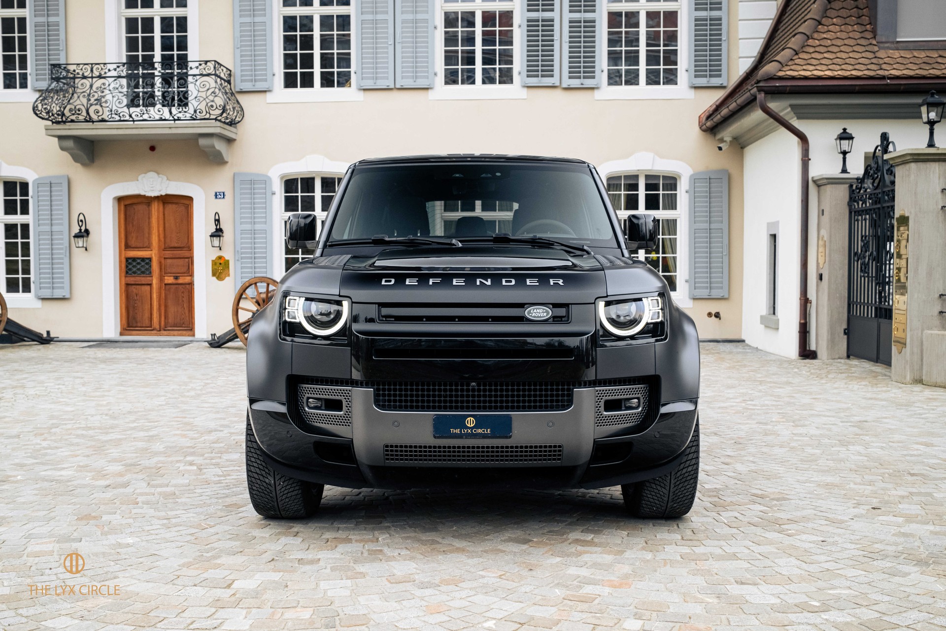 LAND ROVER Defender 110 525 V8 5.0 Carpathian Edition AT8-image-2