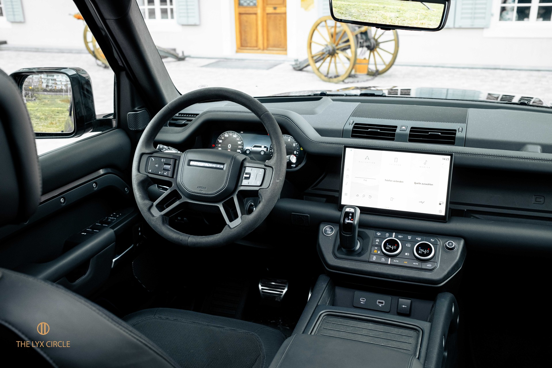 LAND ROVER Defender 110 525 V8 5.0 Carpathian Edition AT8-image-11