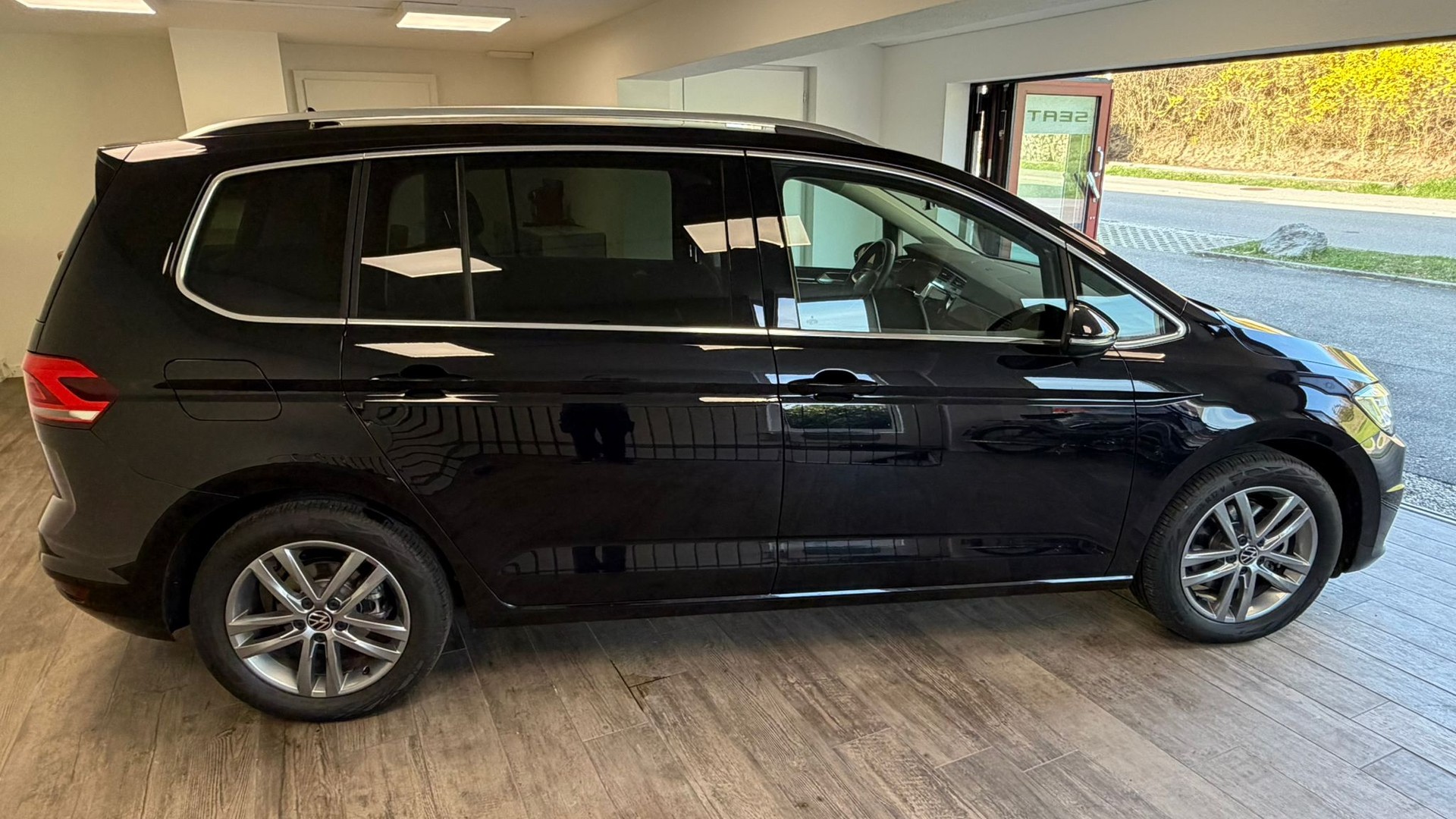 VW Touran 1.5 TSI Highline DSG-image-5