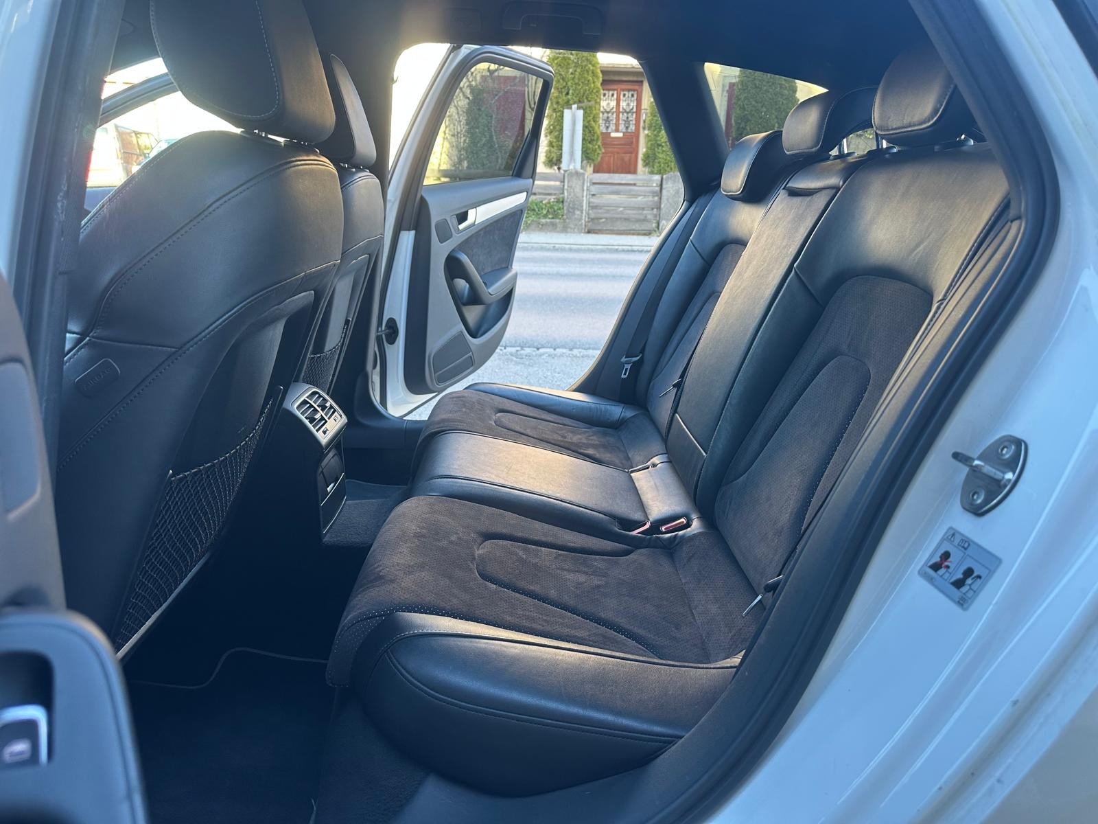 AUDI A4 Avant 3.0 TDI S- Line quattro s-tronic-image-10