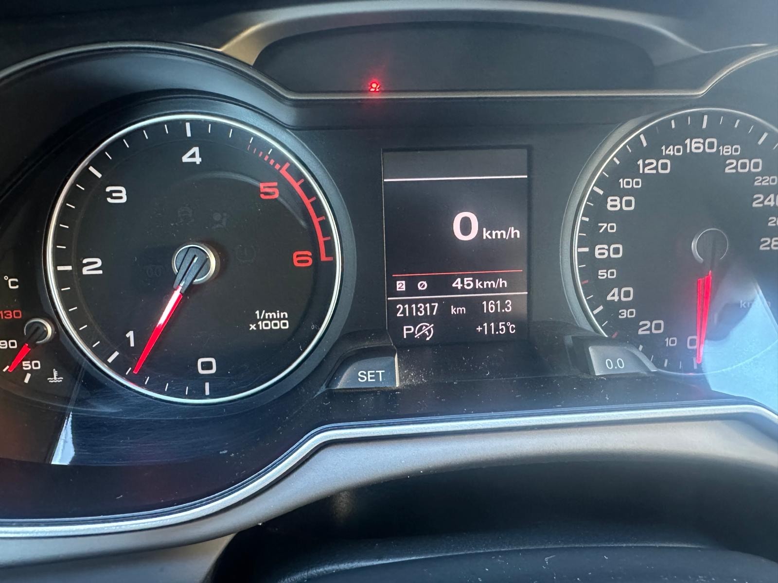 AUDI A4 Avant 3.0 TDI S- Line quattro s-tronic-image-13