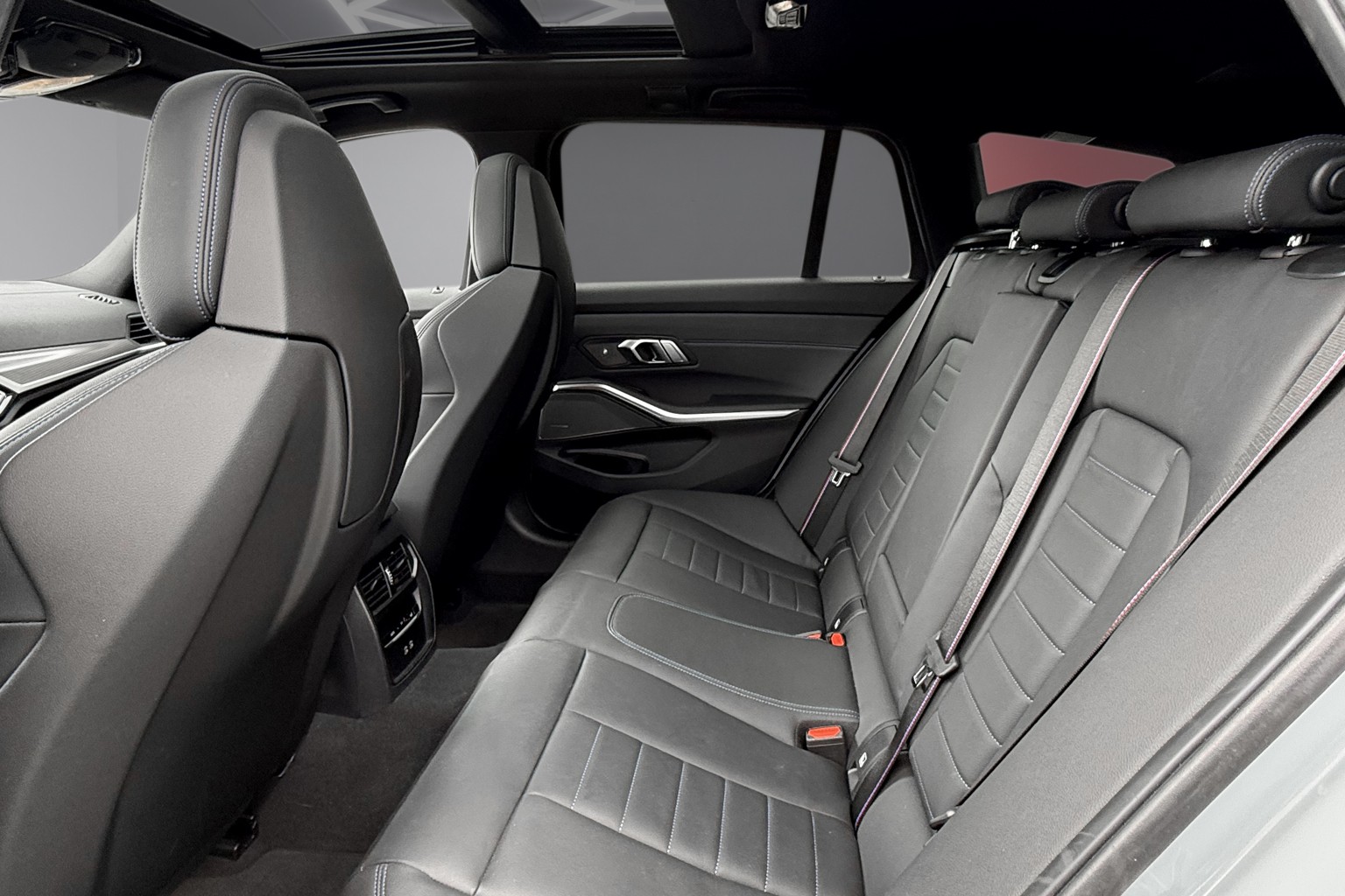 BMW M340d xDrive 48V Touring Steptronic M Sport Pro-image-18