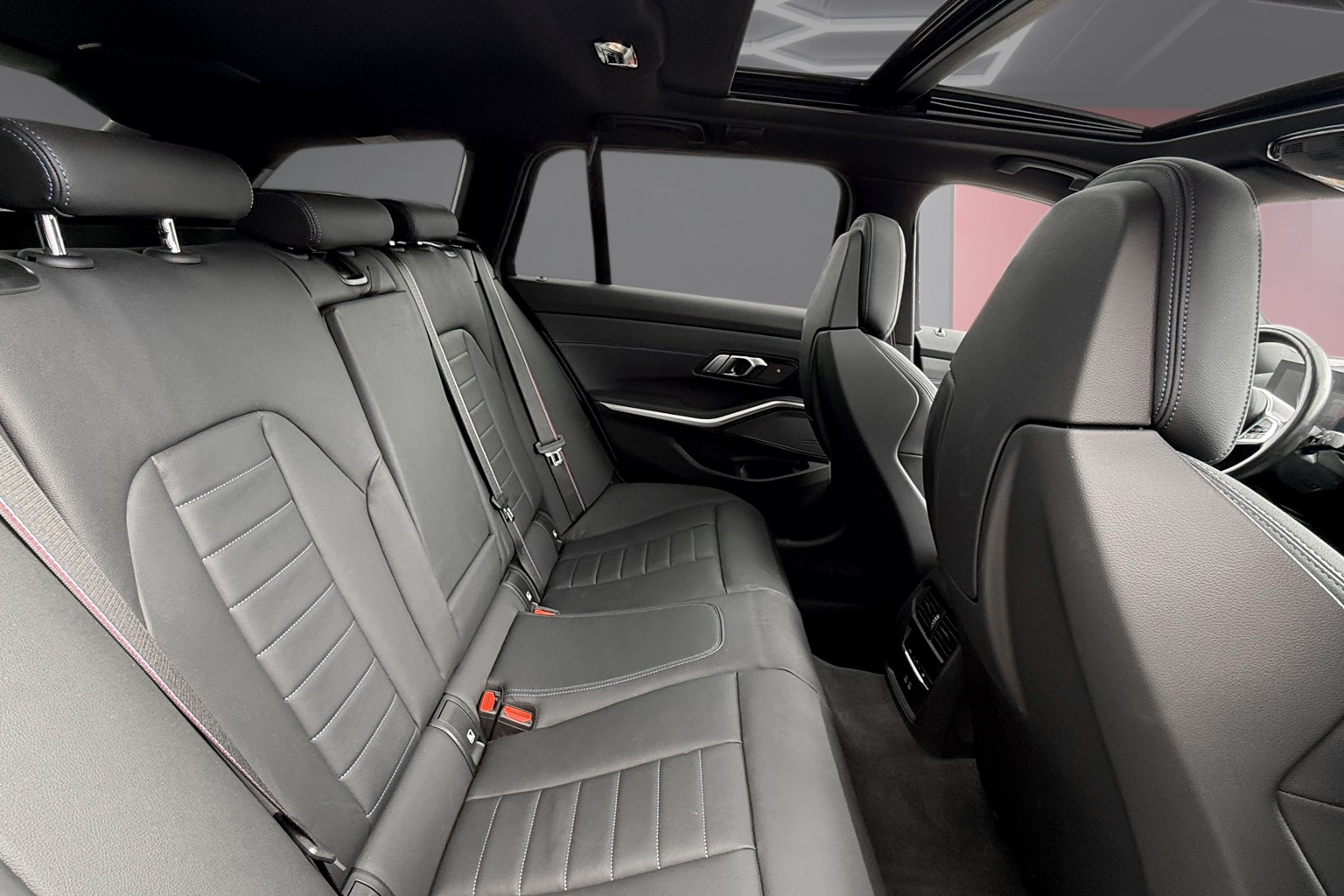 BMW M340d xDrive 48V Touring Steptronic M Sport Pro-image-16