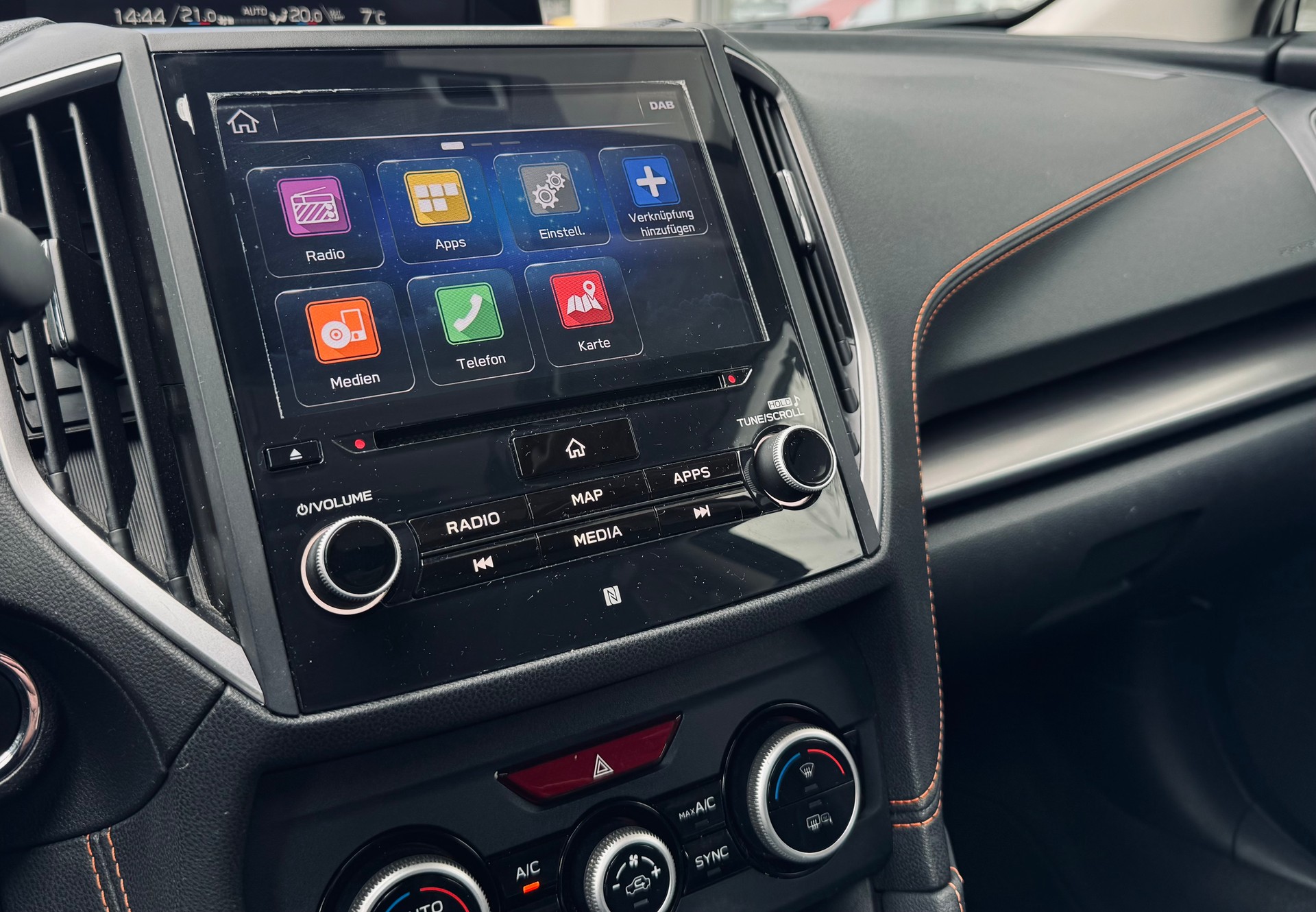 SUBARU XV 2.0 Luxury AWD Lineartronic-image-19