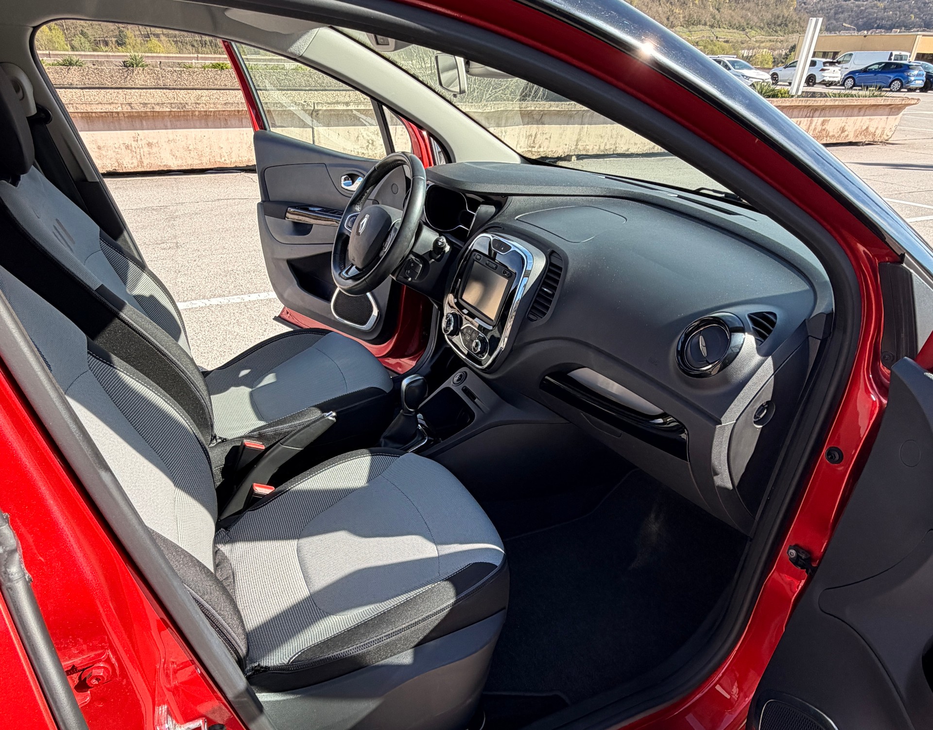 RENAULT Captur 1.2 T 16V Privilège EDC-image-7