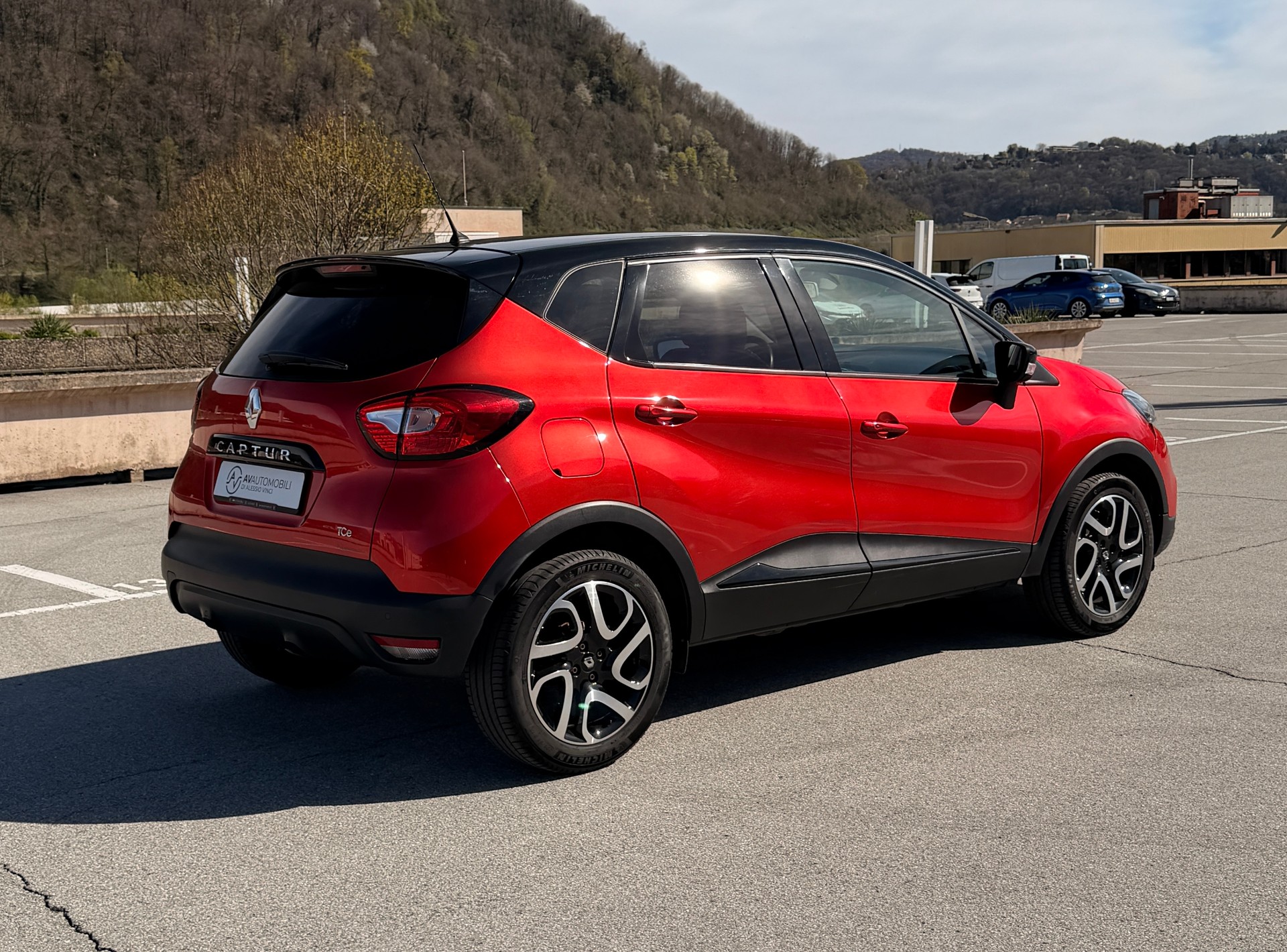 RENAULT Captur 1.2 T 16V Privilège EDC-image-1