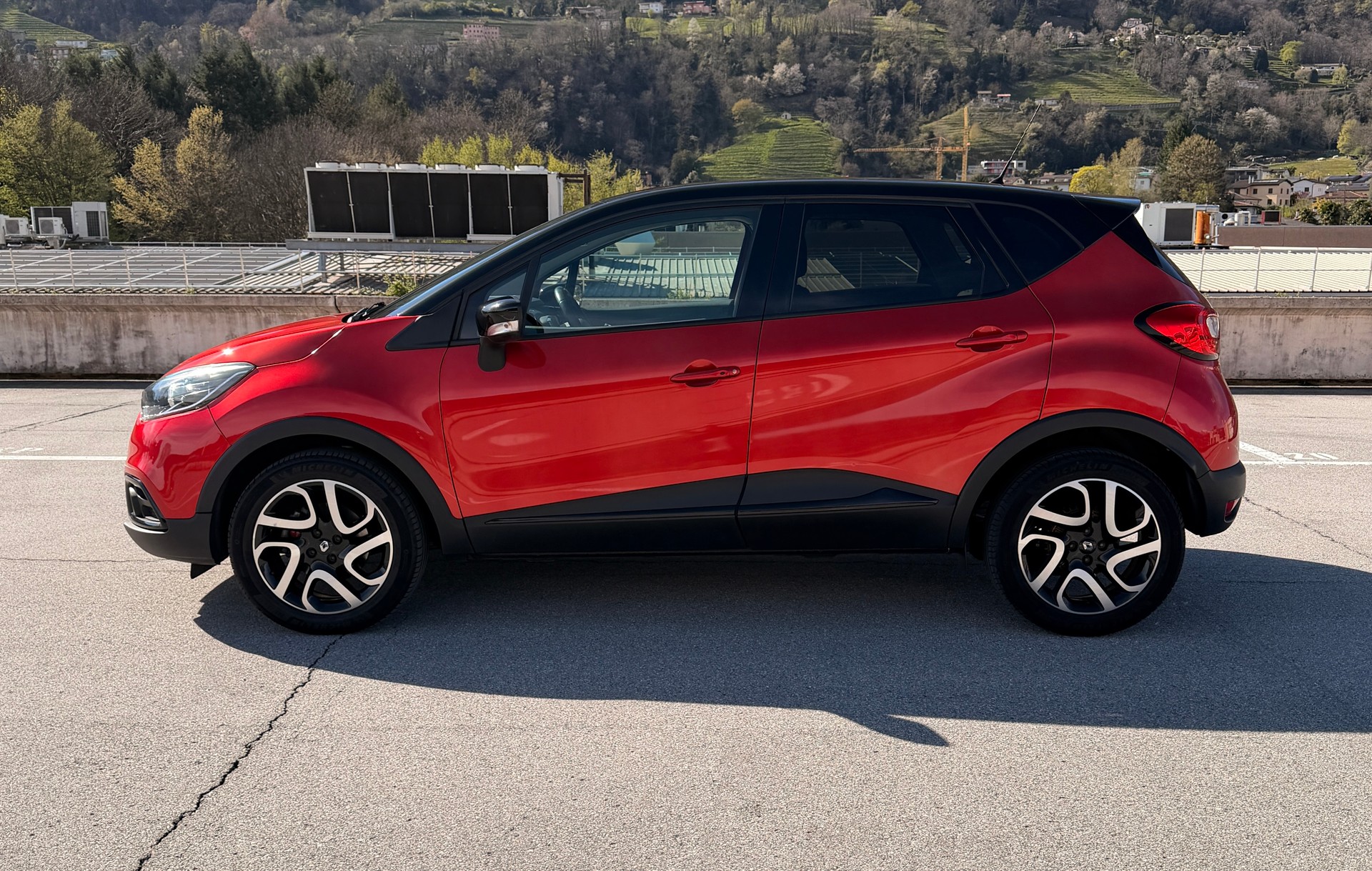 RENAULT Captur 1.2 T 16V Privilège EDC-image-3