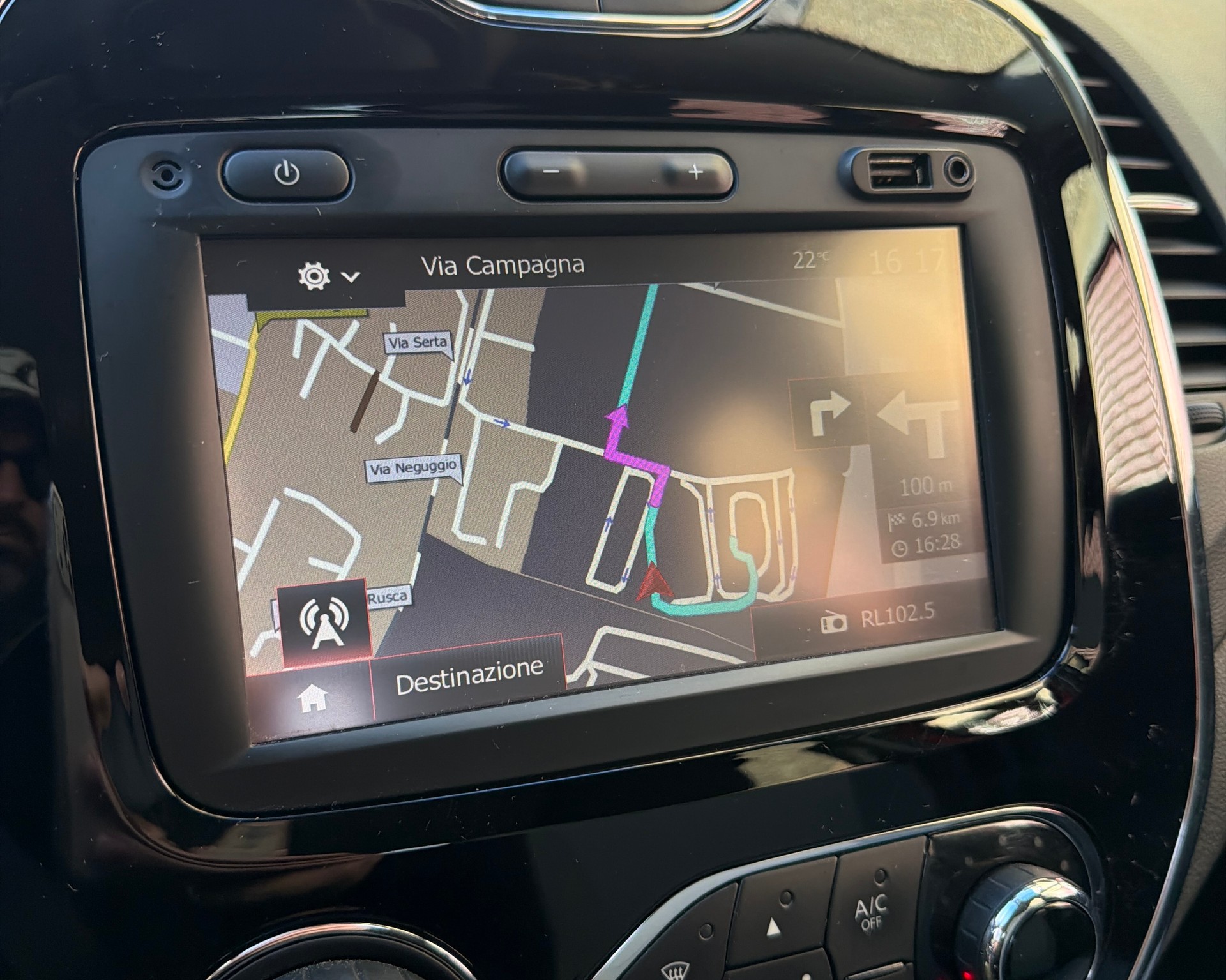 RENAULT Captur 1.2 T 16V Privilège EDC-image-14