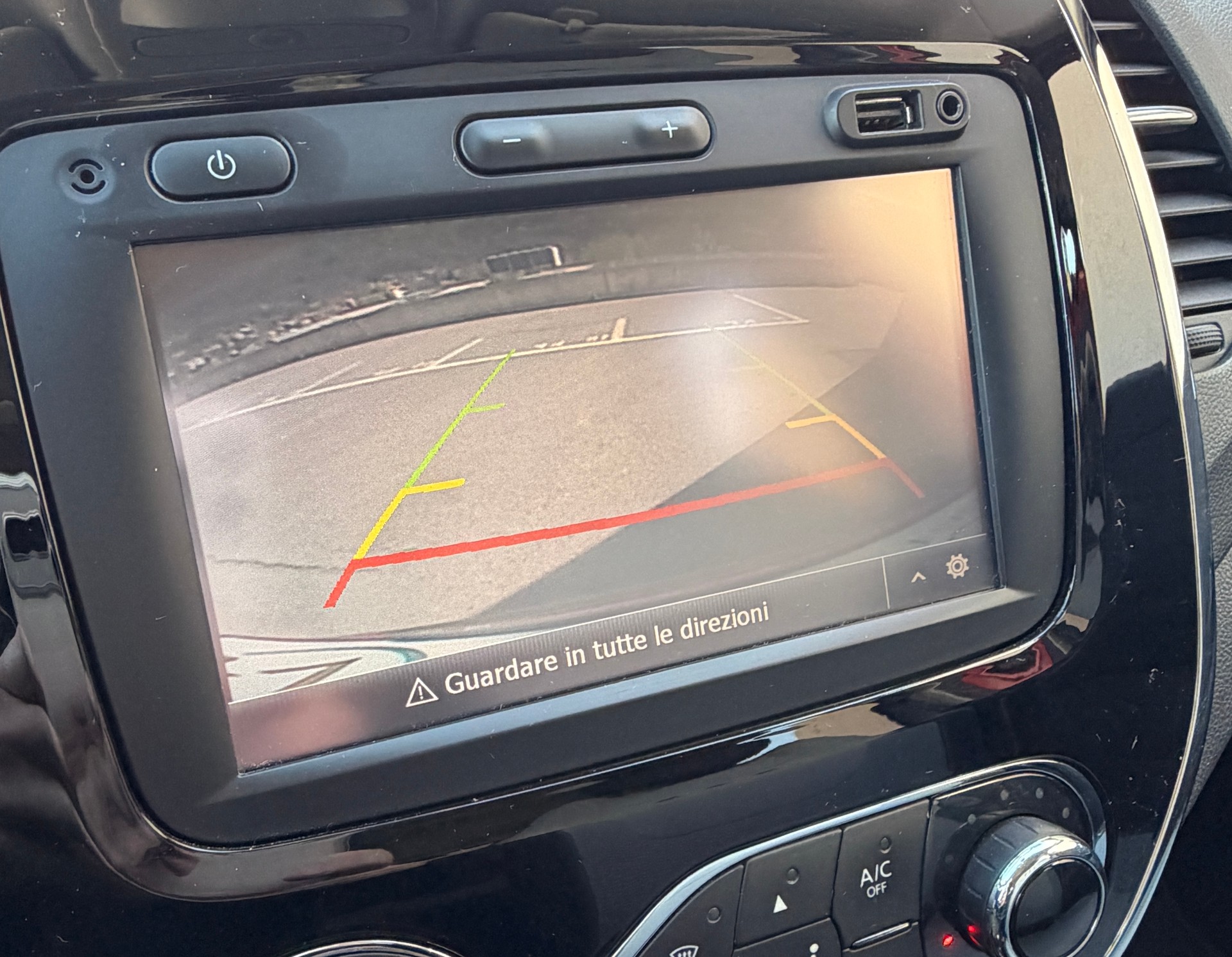 RENAULT Captur 1.2 T 16V Privilège EDC-image-13
