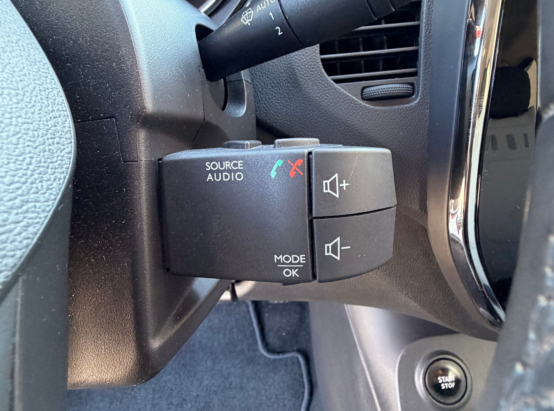 RENAULT Captur 1.2 T 16V Privilège EDC-image-12
