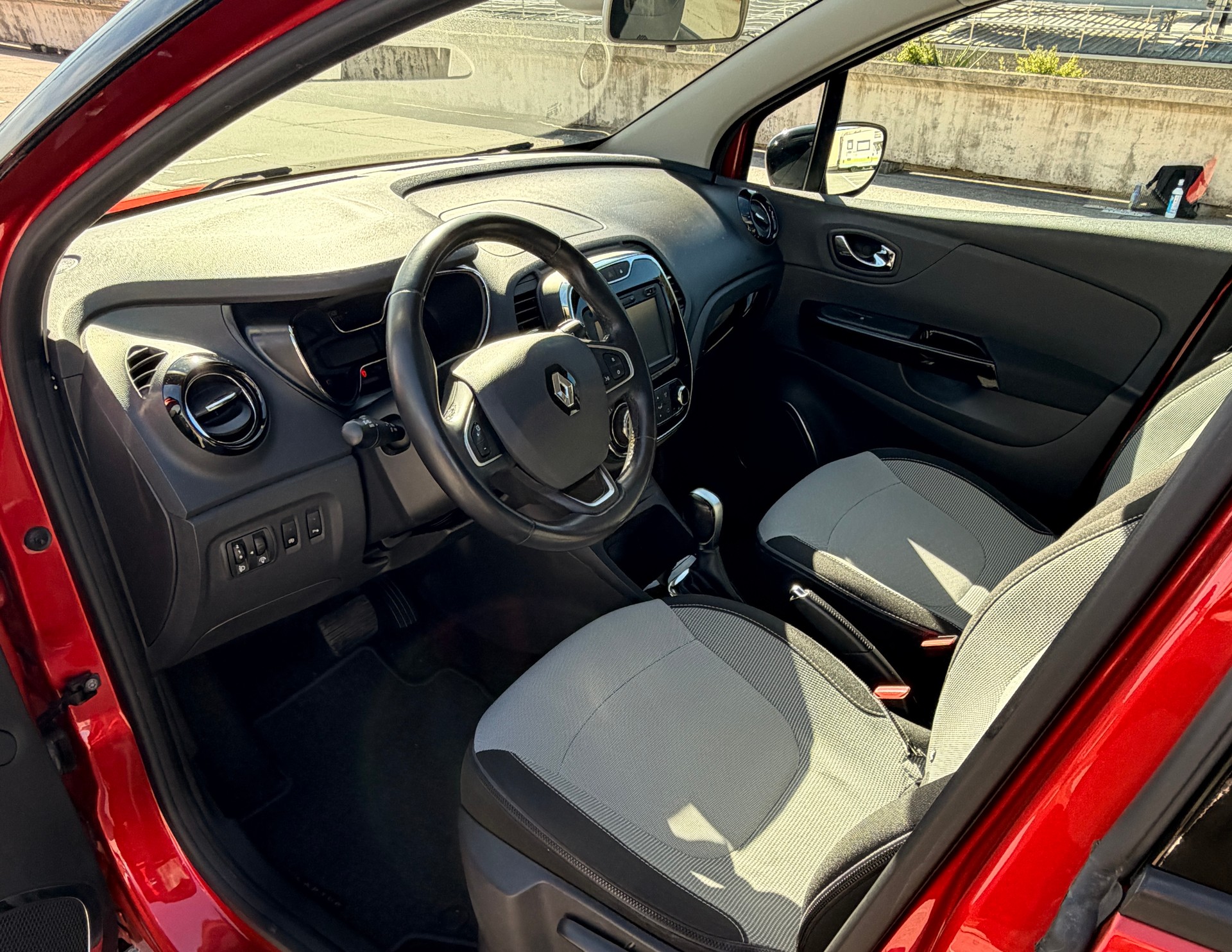 RENAULT Captur 1.2 T 16V Privilège EDC-image-6