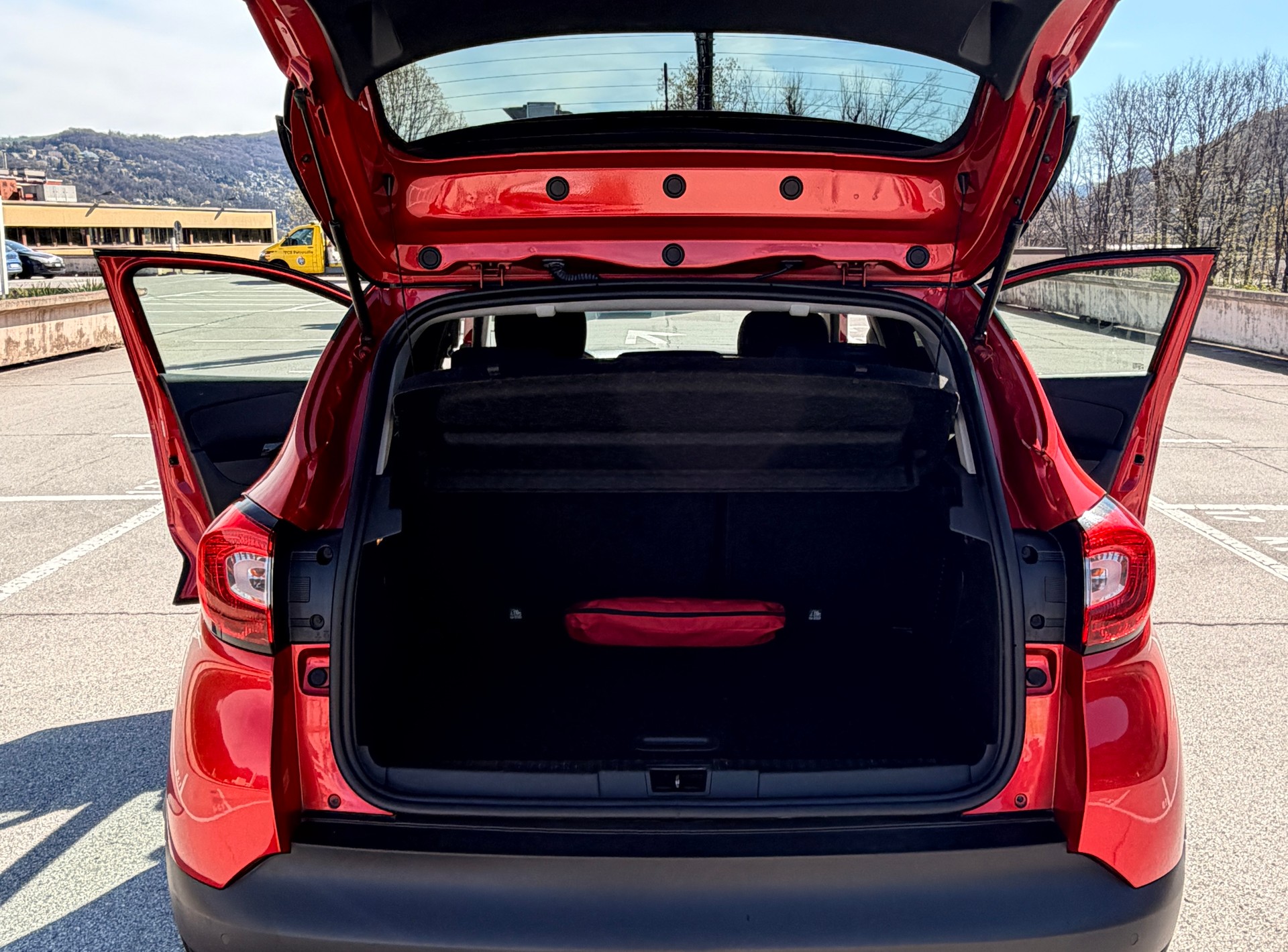 RENAULT Captur 1.2 T 16V Privilège EDC-image-9