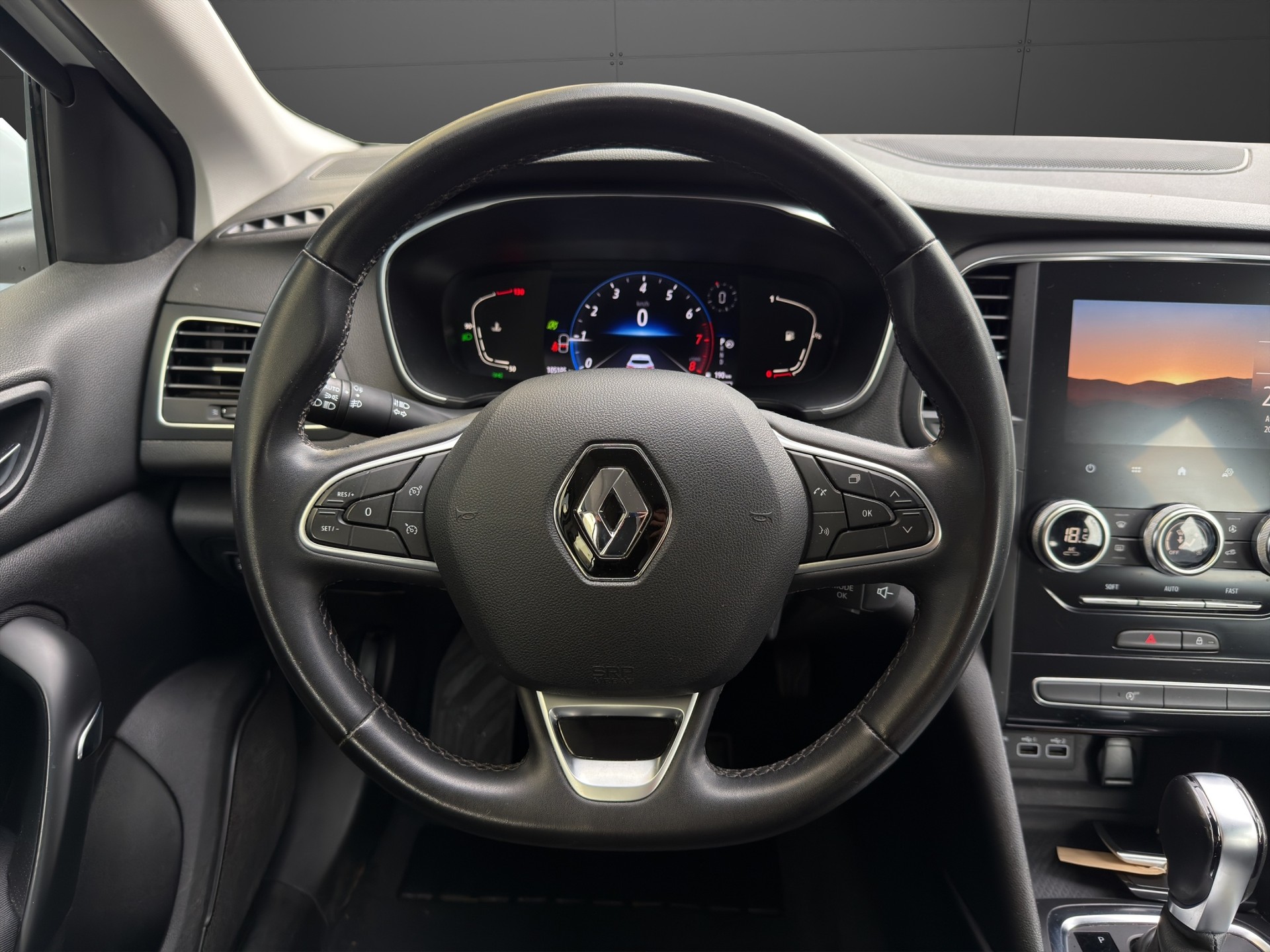 RENAULT Mégane 1.3 16V Turbo Zen EDC-image-11