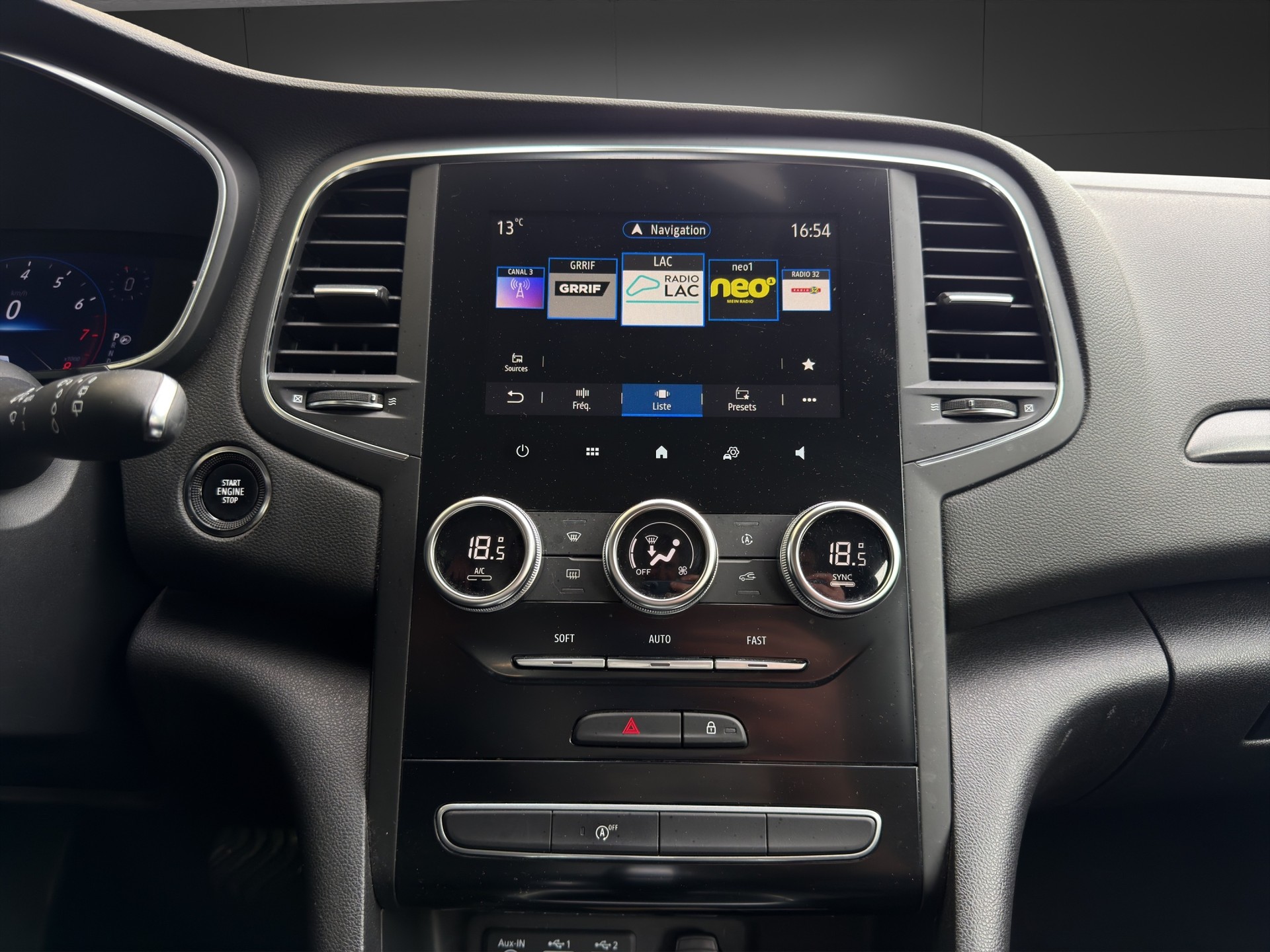 RENAULT Mégane 1.3 16V Turbo Zen EDC-image-12