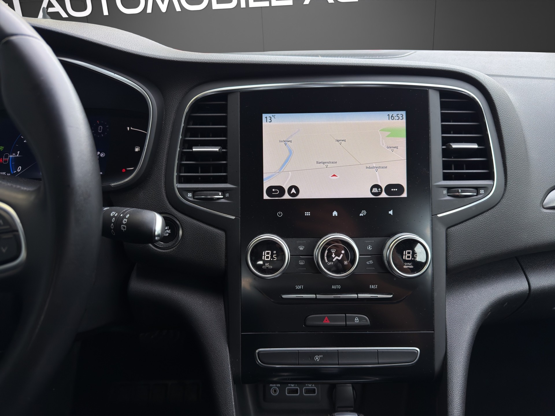 RENAULT Mégane 1.3 16V Turbo Zen EDC-image-14