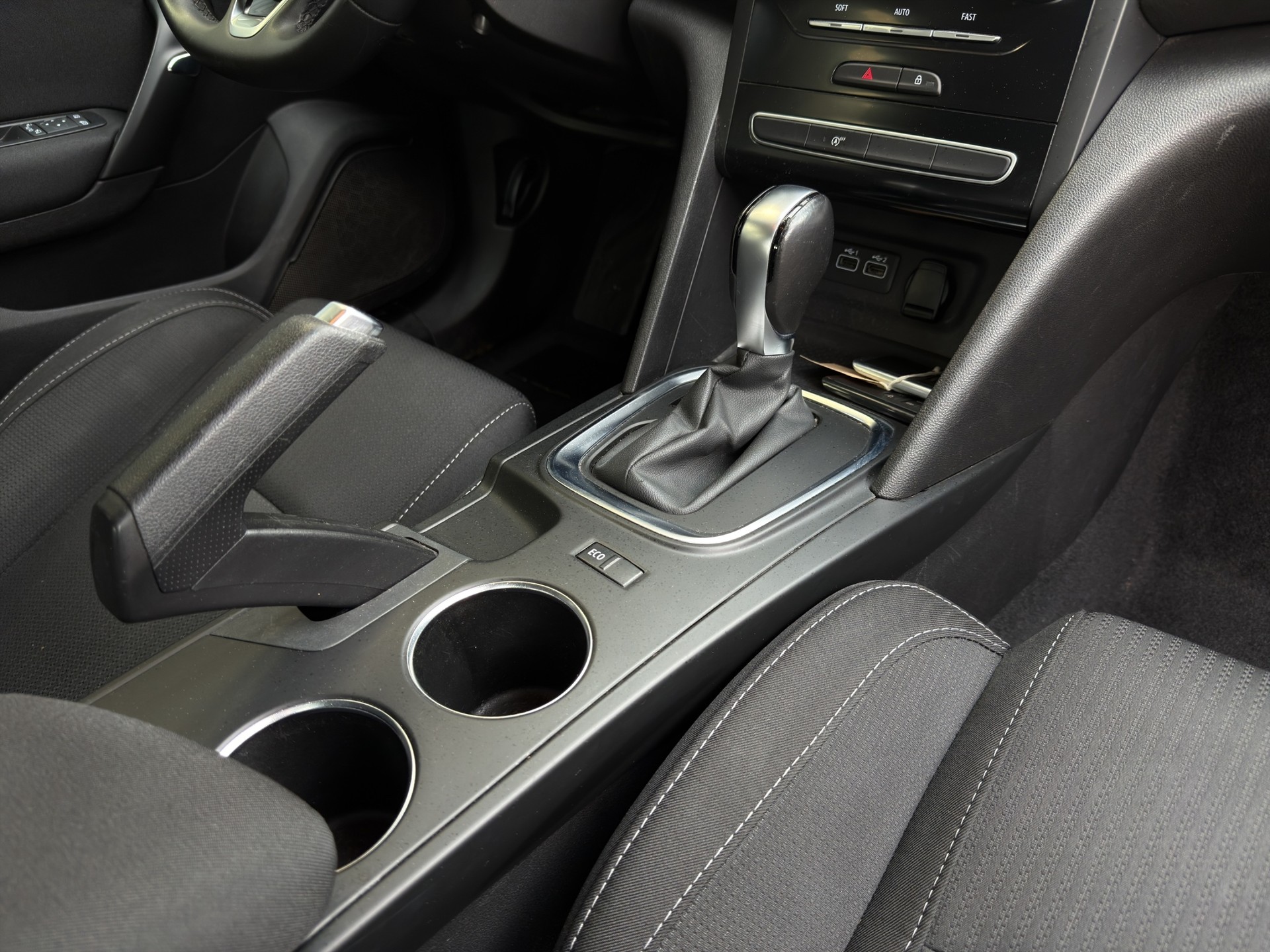 RENAULT Mégane 1.3 16V Turbo Zen EDC-image-17