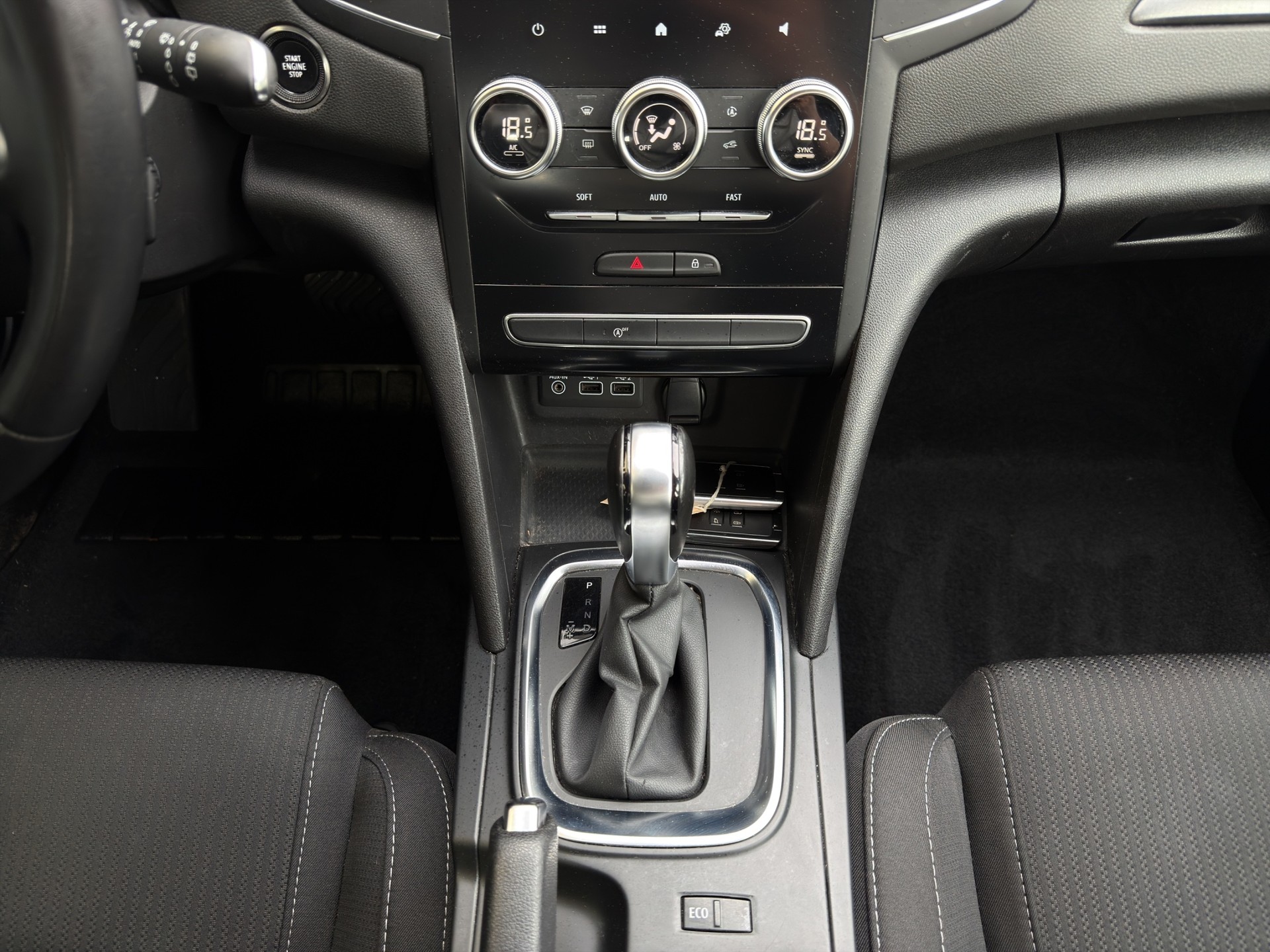 RENAULT Mégane 1.3 16V Turbo Zen EDC-image-16