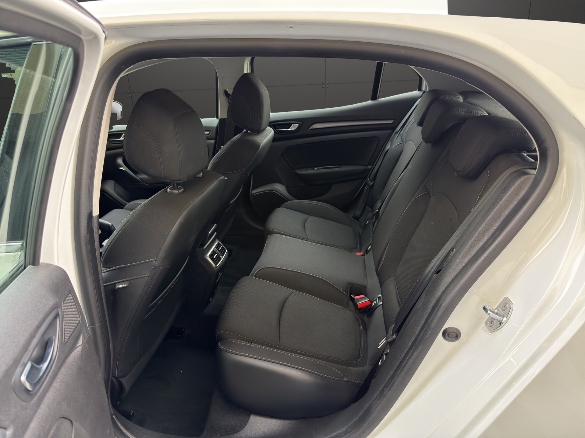 RENAULT Mégane 1.3 16V Turbo Zen EDC-image-22