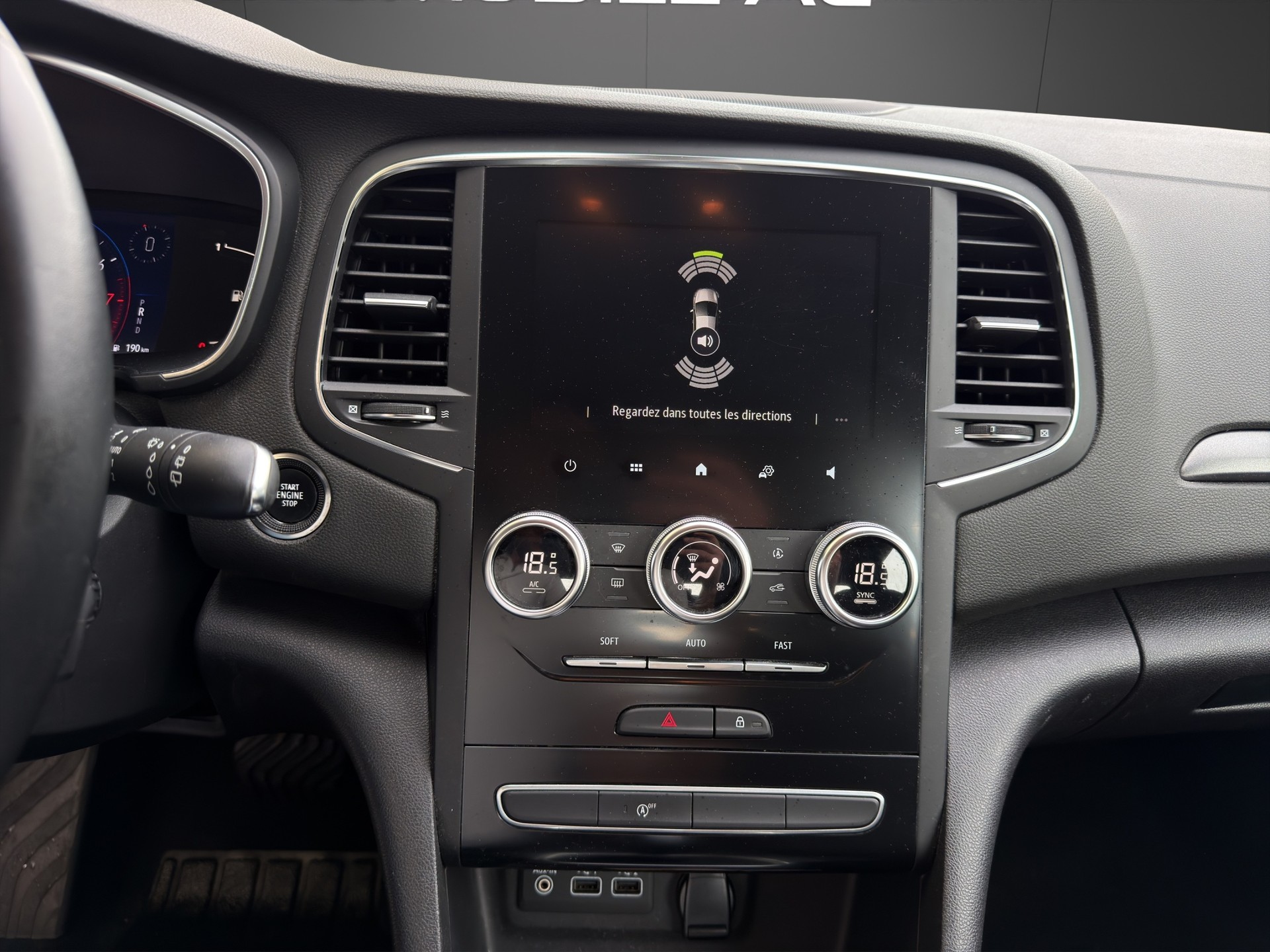 RENAULT Mégane 1.3 16V Turbo Zen EDC-image-15