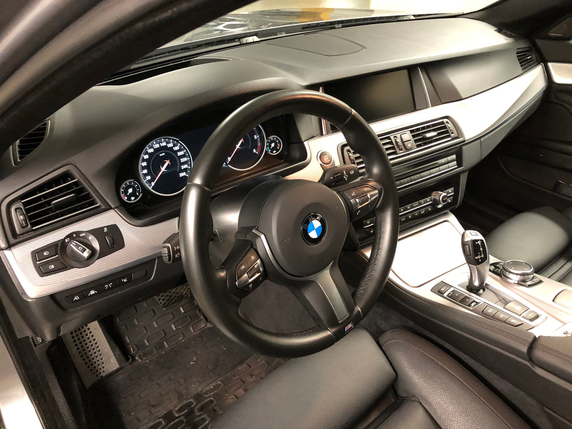 BMW 535d Touring xDrive Luxury Line Steptronic-image-4