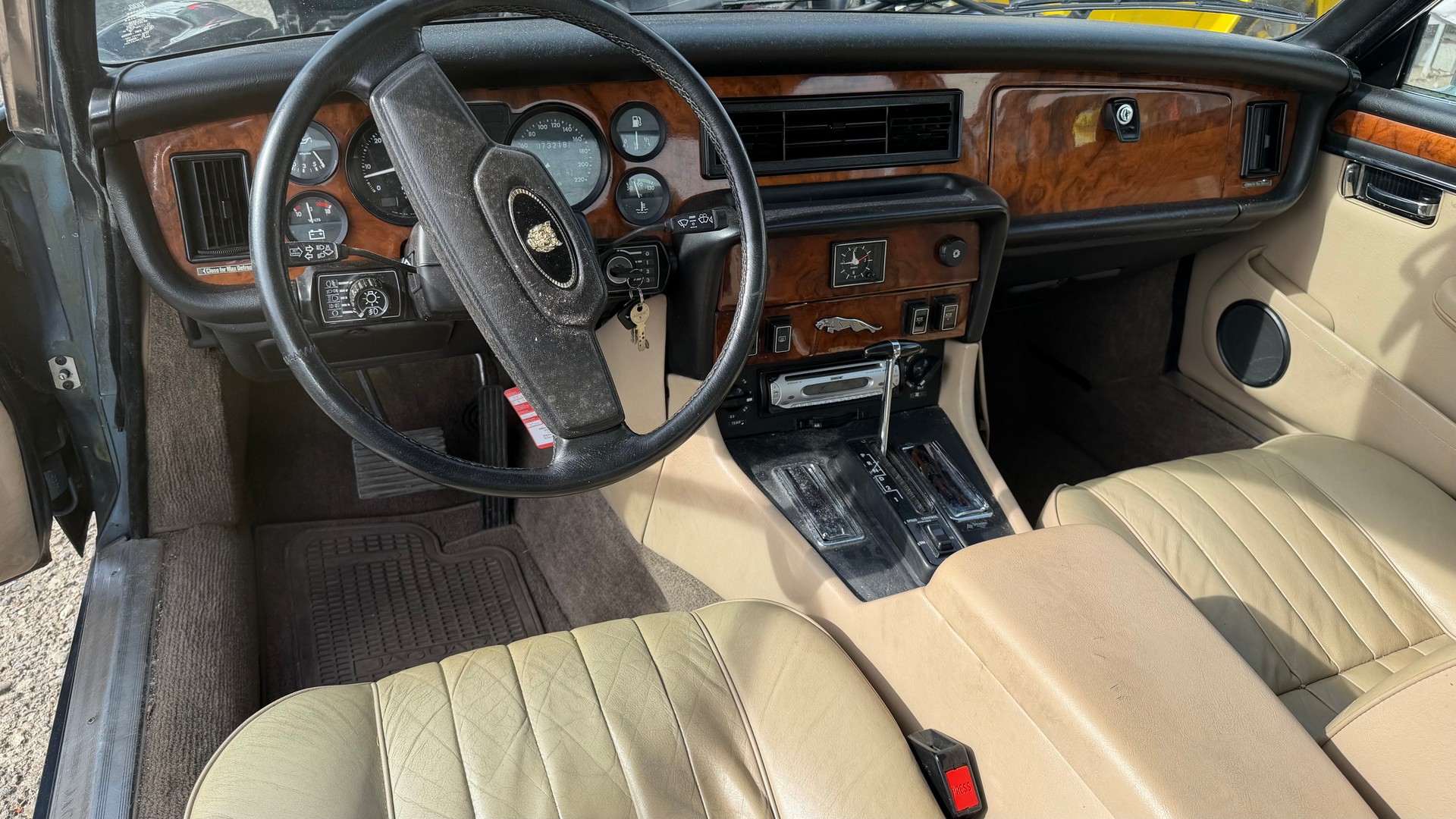 JAGUAR XJ6 4.2 Sovereign-image-10