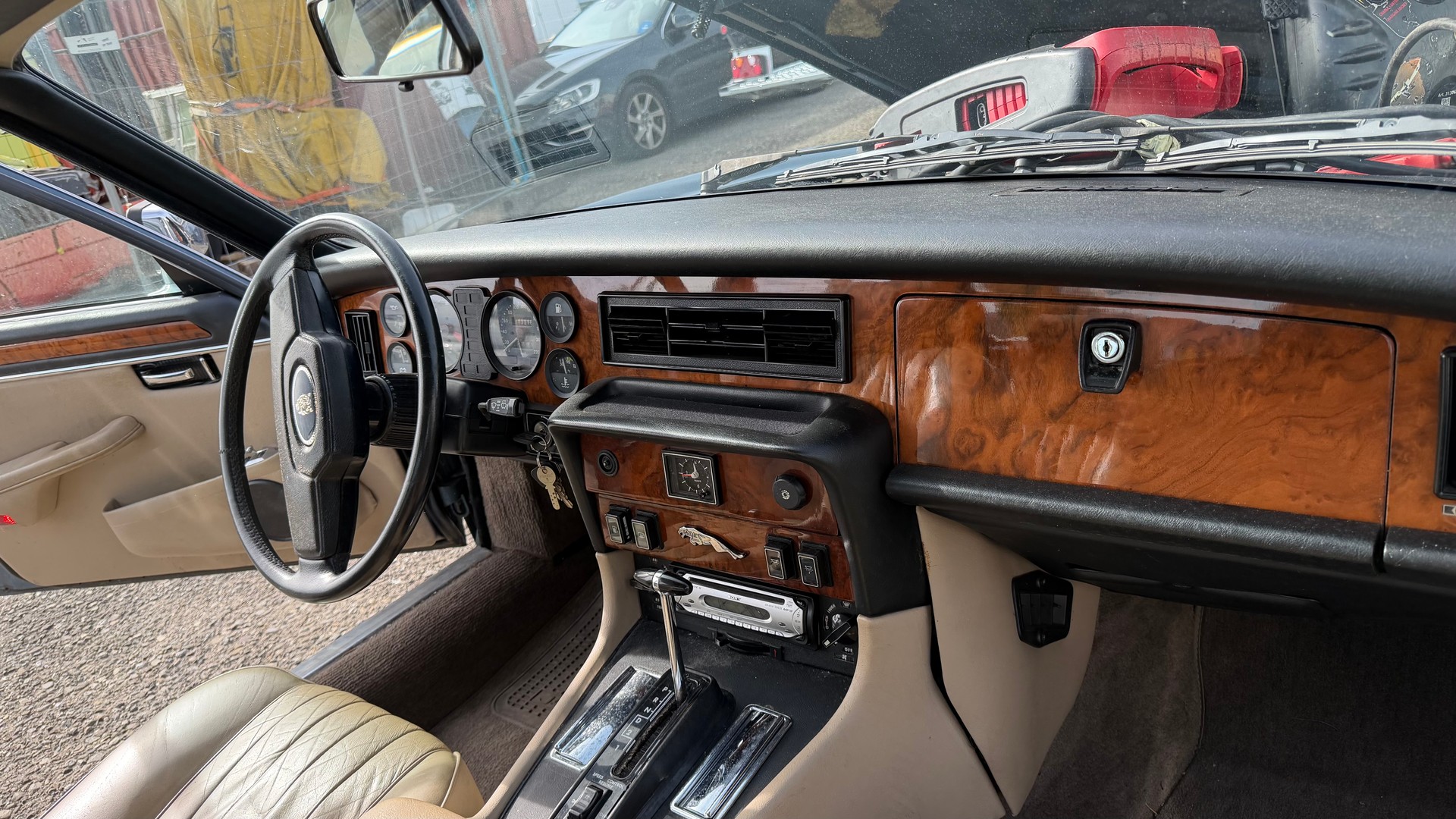 JAGUAR XJ6 4.2 Sovereign-image-8