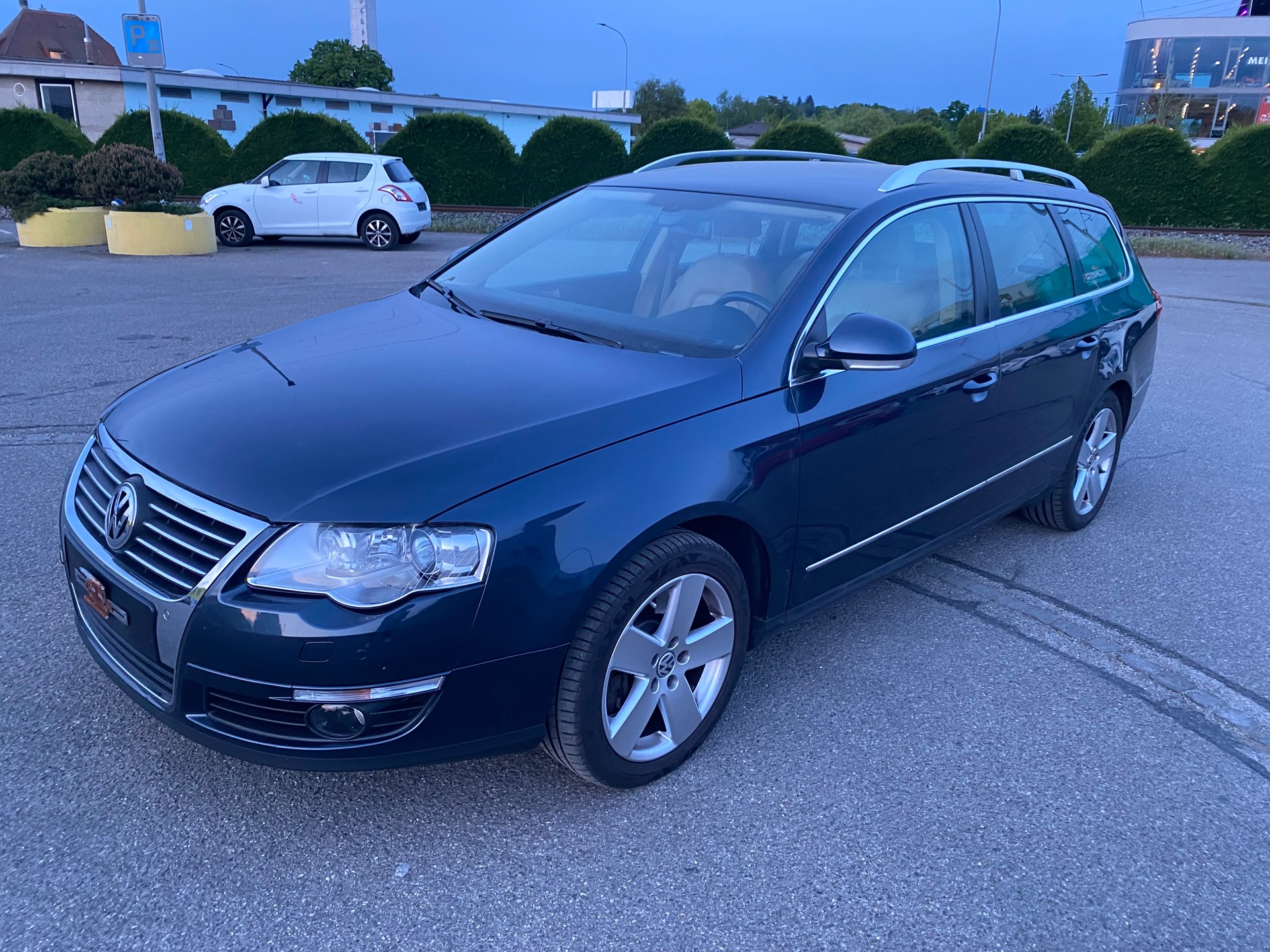 VW Passat Variant 3.2 V6 FSI Highline 4Motion-image-2