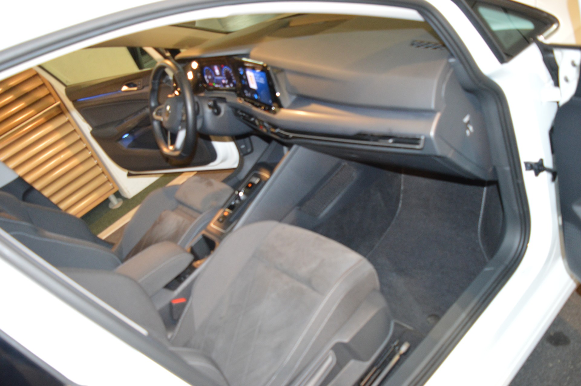 VW Golf 2.0 TDI Style DSG-image-16