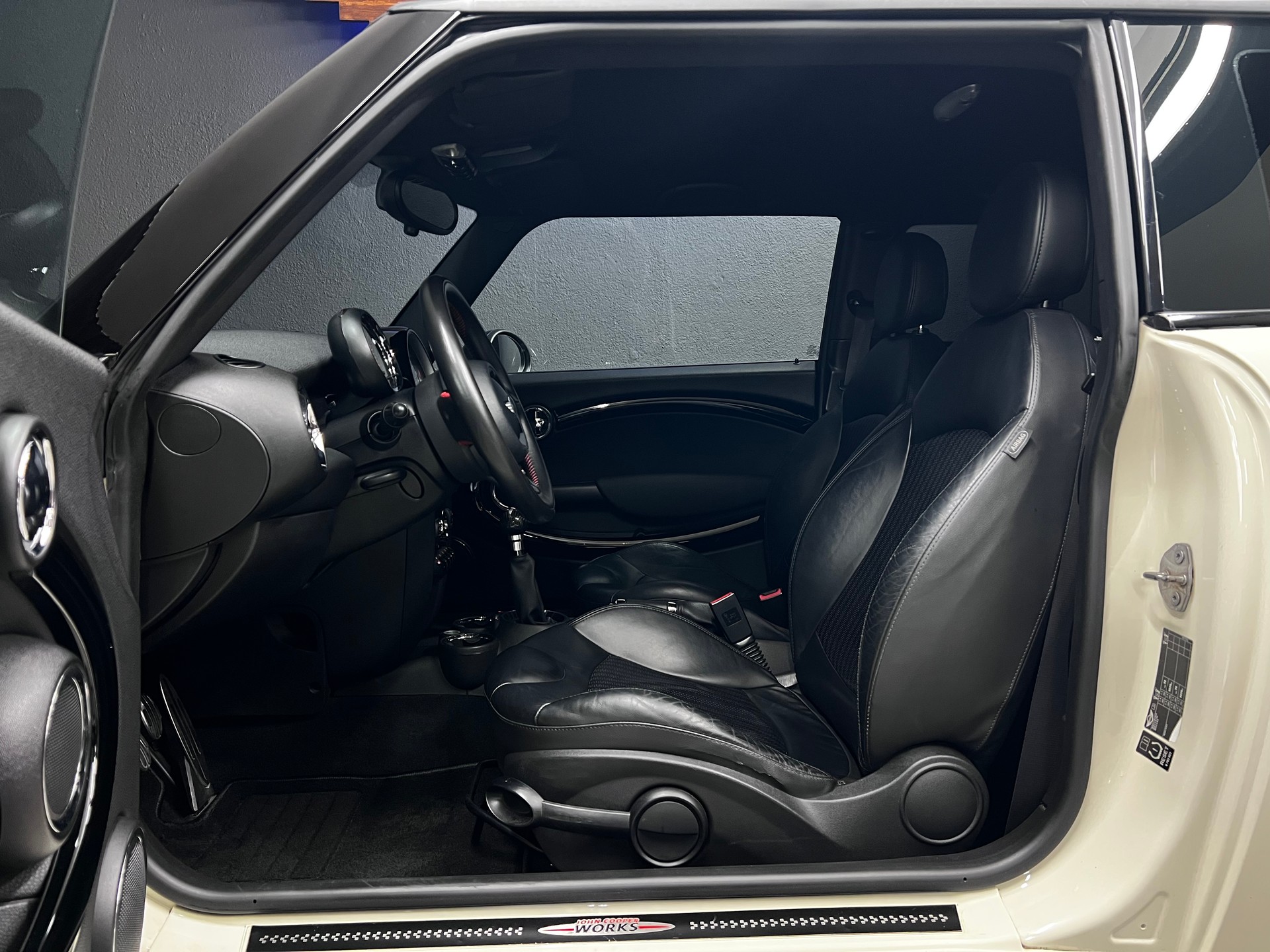 MINI Cooper John Cooper Works-image-9