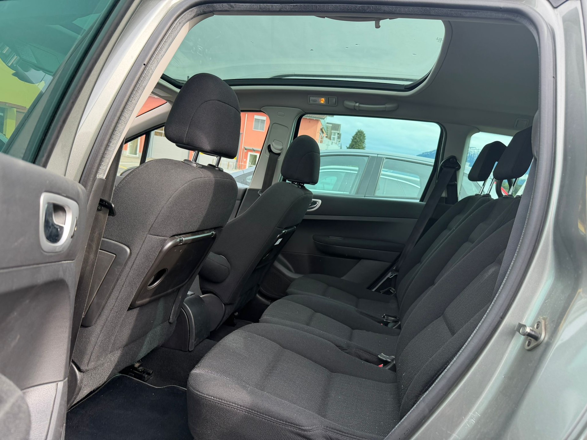 PEUGEOT 307 SW 2.0 16V Premium-image-4