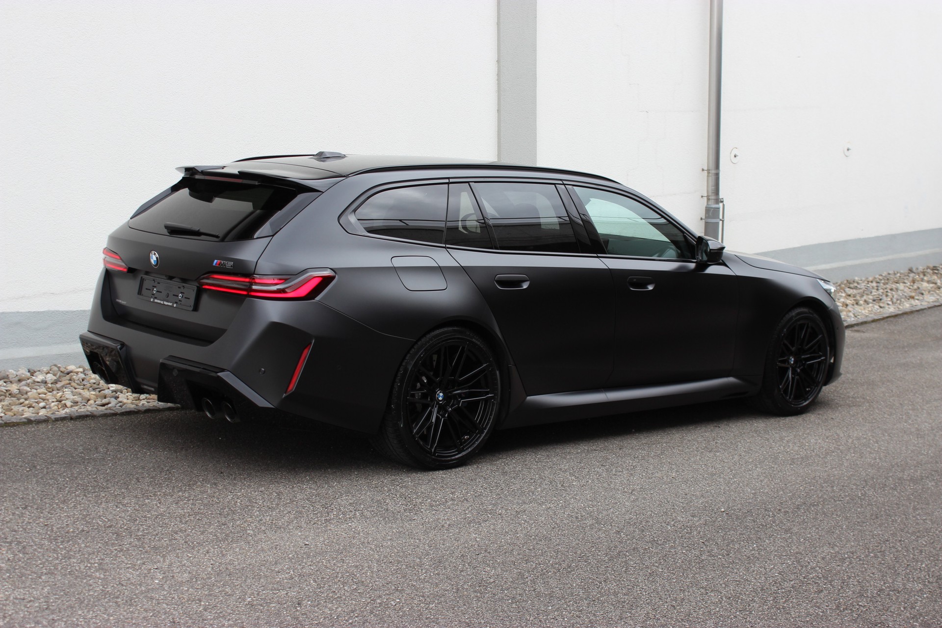 BMW M5 xDrive Touring *Frozen Deep Grey metallic*-image-15